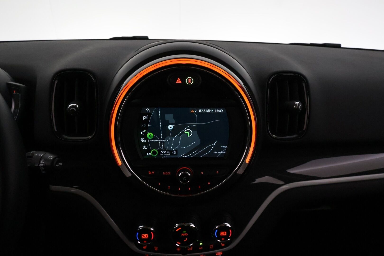 MINI Countryman 2019 Cooper SE ALL4 Essential **LED-valot / Sporttipenkit / P.Tutkat / Navi / Vakkari / Puolinahat** - Suomi-auto / Kahdet Renkaat