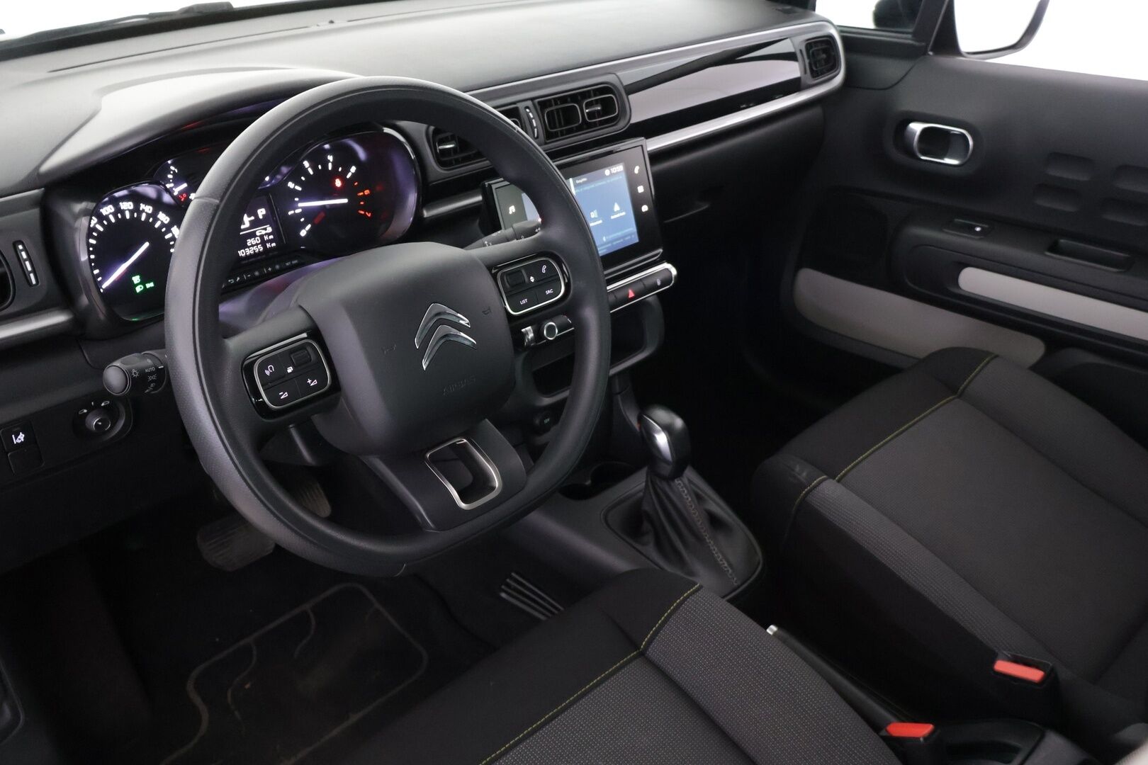 Citroen C3 2019 PureTech 110 Feel Automaatti *Vakkari / Lane assist / Carplay / Led. päiväajovalot / P. tutka! - *Uudet kitkarenkaat / 2x renkaat ja vanteet / Carplay!* - HULLUT JOULUT KORKOTARJOUS 2,49% 