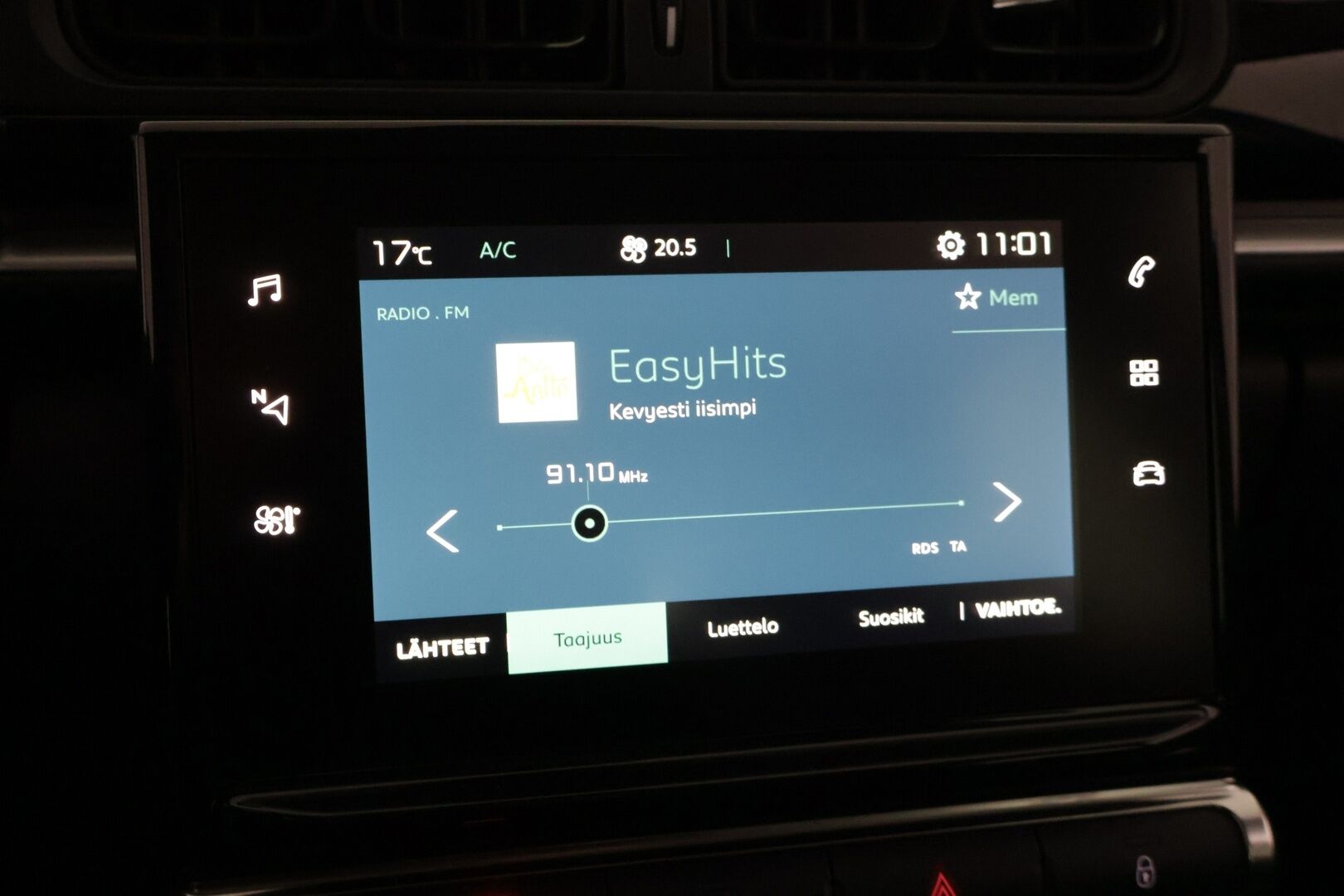 Citroen C3 2019 PureTech 110 Feel Automaatti *Vakkari / Lane assist / Carplay / Led. päiväajovalot / P. tutka! - *Uudet kitkarenkaat / 2x renkaat ja vanteet / Carplay!* - HULLUT JOULUT KORKOTARJOUS 2,49% 