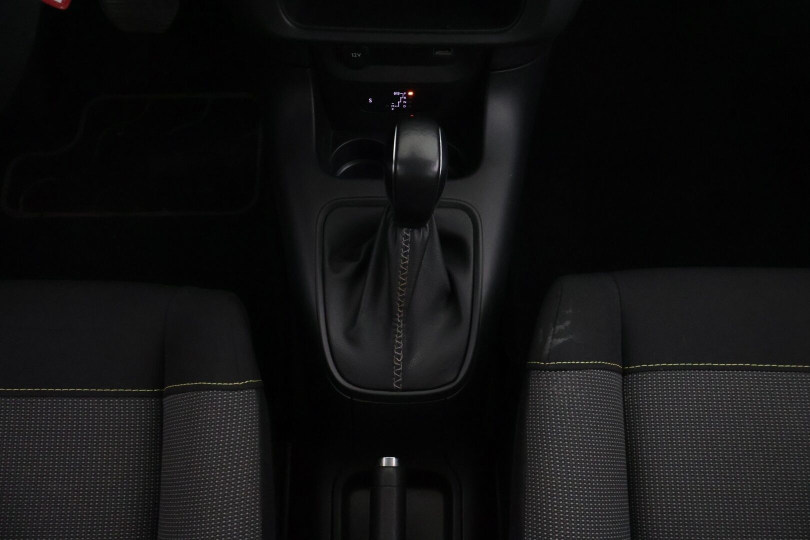 Citroen C3 2019 PureTech 110 Feel Automaatti *Vakkari / Lane assist / Carplay / Led. päiväajovalot / P. tutka! - *Uudet kitkarenkaat / 2x renkaat ja vanteet / Carplay!* - HULLUT JOULUT KORKOTARJOUS 2,49% 