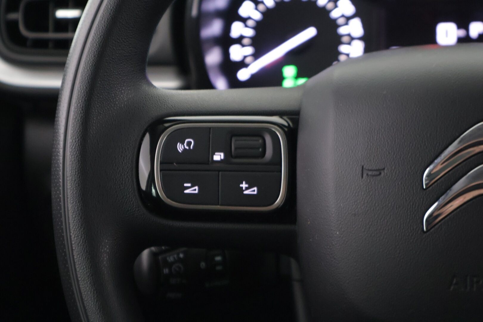 Citroen C3 2019 PureTech 110 Feel Automaatti *Vakkari / Lane assist / Carplay / Led. päiväajovalot / P. tutka! - *Uudet kitkarenkaat / 2x renkaat ja vanteet / Carplay!* - HULLUT JOULUT KORKOTARJOUS 2,49% 