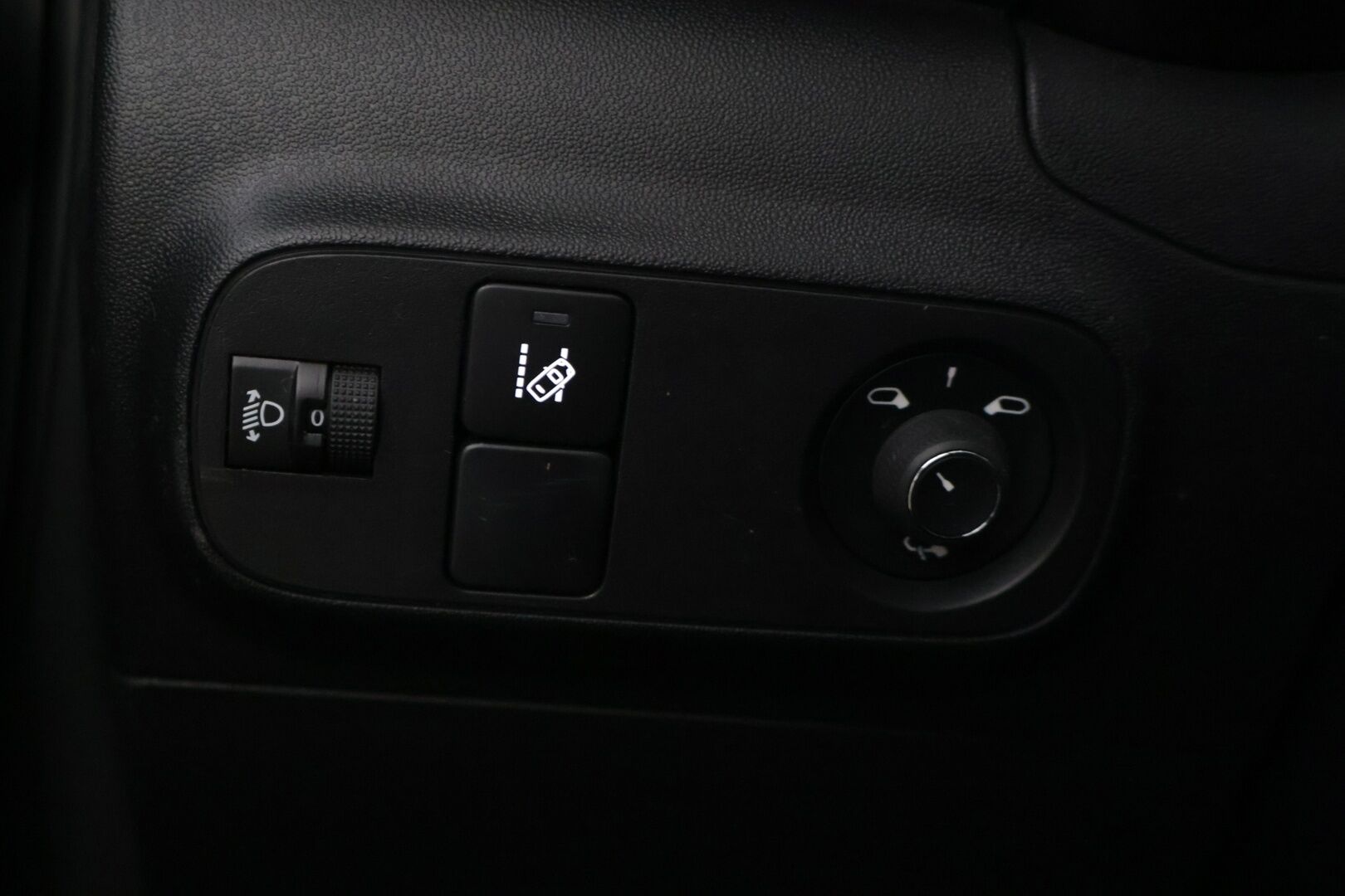 Citroen C3 2019 PureTech 110 Feel Automaatti *Vakkari / Lane assist / Carplay / Led. päiväajovalot / P. tutka! - *Uudet kitkarenkaat / 2x renkaat ja vanteet / Carplay!* - HULLUT JOULUT KORKOTARJOUS 2,49% 