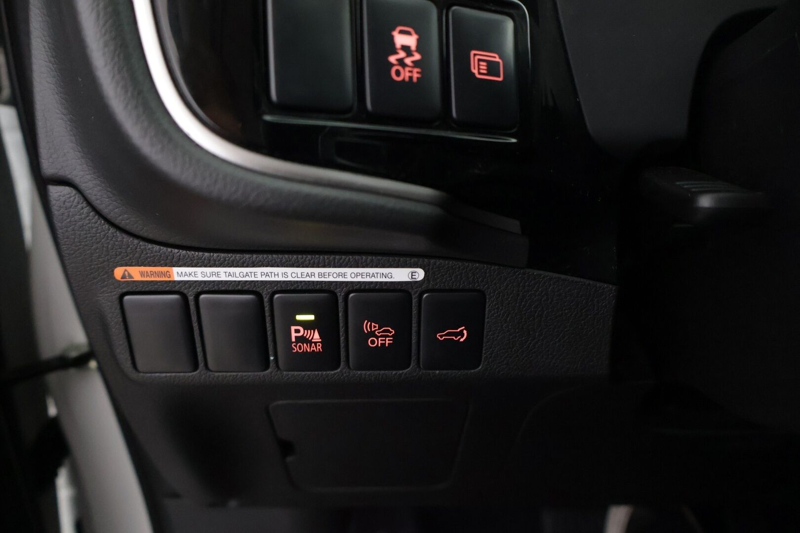 Mitsubishi Outlander PHEV 2016 Instyle Navi 4WD 5P - | 360° Kamera | Nahkasisusta| Navi | Lämmitettävä ratti& Tuulilasi | Vetokoukku | Pysäköintitutkat |