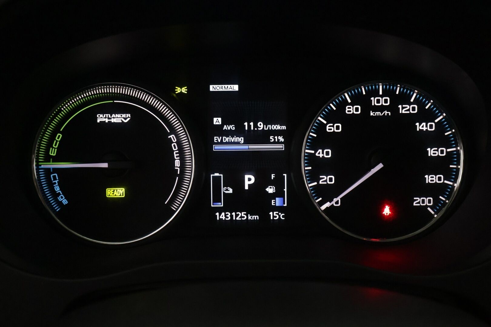 Mitsubishi Outlander PHEV 2016 Instyle Navi 4WD 5P - | 360° Kamera | Nahkasisusta| Navi | Lämmitettävä ratti& Tuulilasi | Vetokoukku | Pysäköintitutkat |