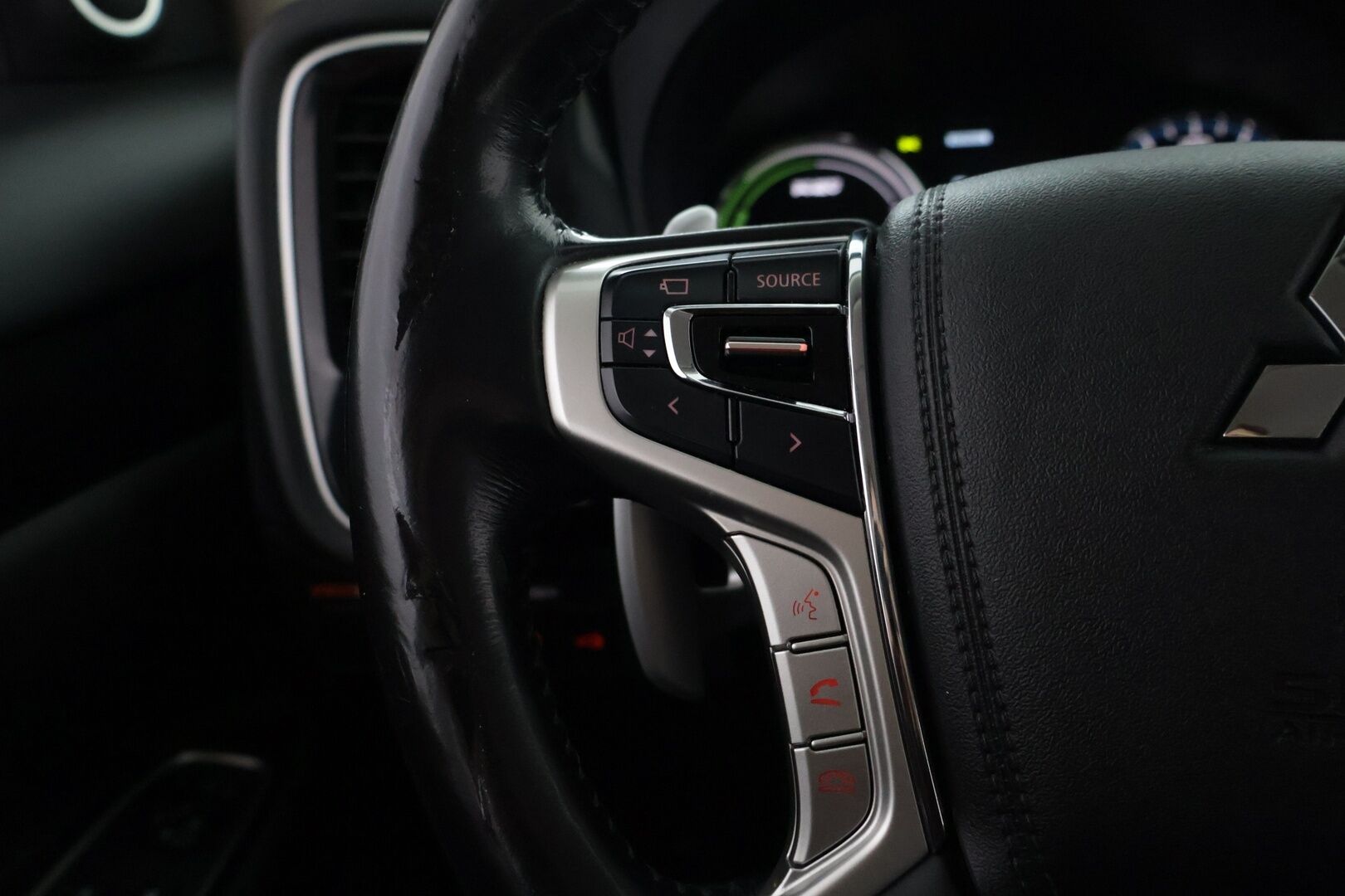 Mitsubishi Outlander PHEV 2016 Instyle Navi 4WD 5P - | 360° Kamera | Nahkasisusta| Navi | Lämmitettävä ratti& Tuulilasi | Vetokoukku | Pysäköintitutkat |