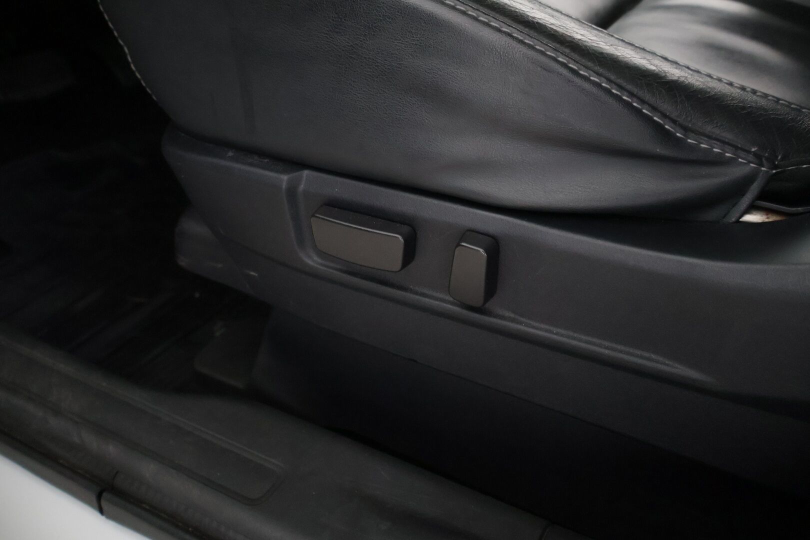 Mitsubishi Outlander PHEV 2016 Instyle Navi 4WD 5P - | 360° Kamera | Nahkasisusta| Navi | Lämmitettävä ratti& Tuulilasi | Vetokoukku | Pysäköintitutkat |