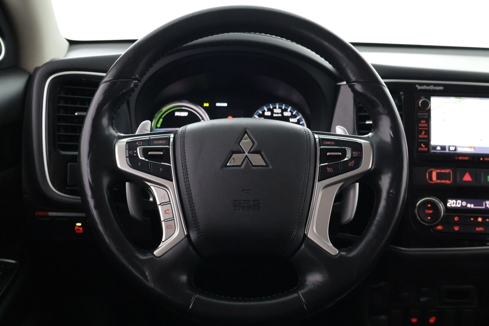 Mitsubishi Outlander PHEV 2016 Instyle Navi 4WD 5P - | 360° Kamera | Nahkasisusta| Navi | Lämmitettävä ratti& Tuulilasi | Vetokoukku | Pysäköintitutkat |
