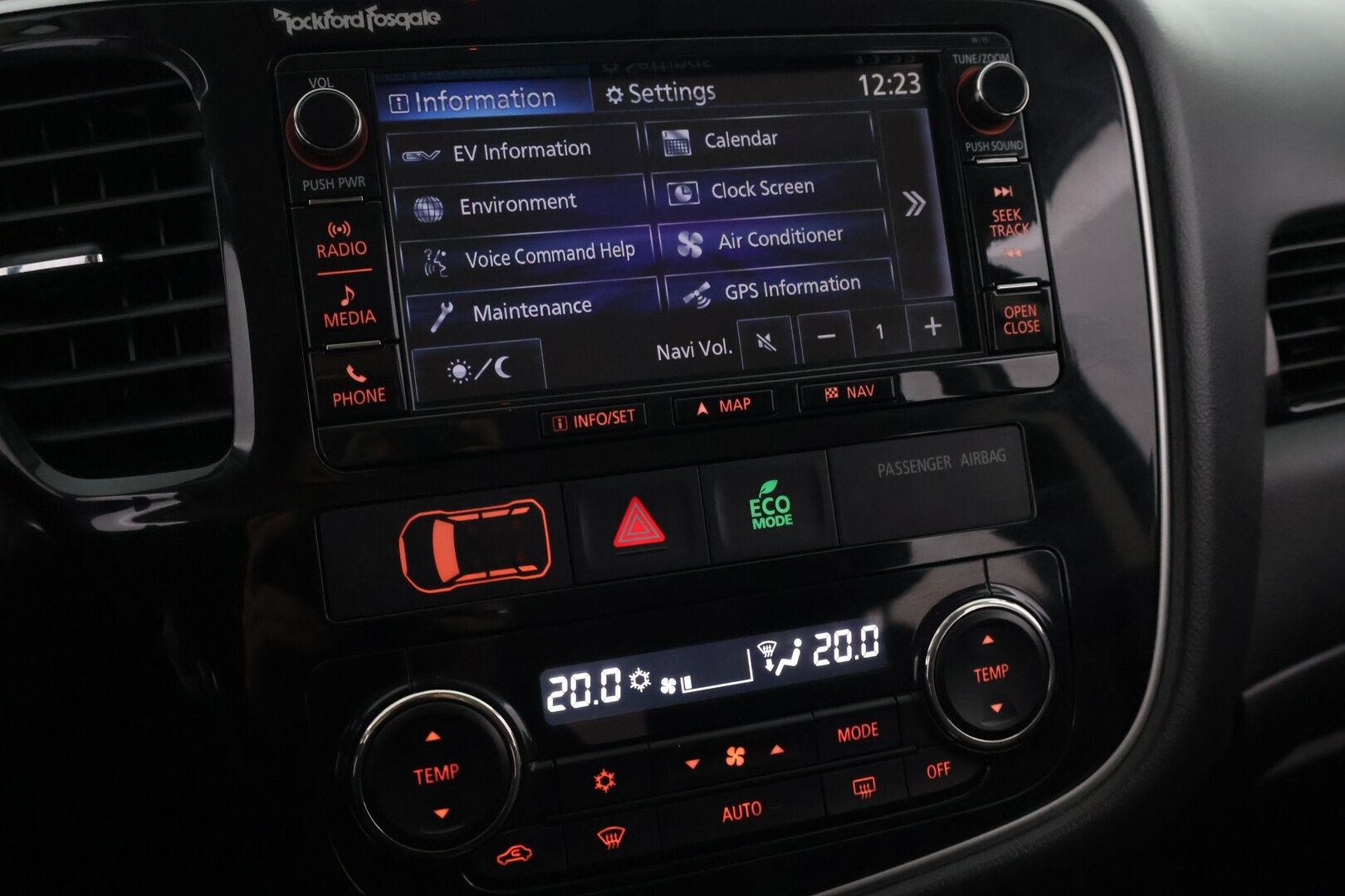 Mitsubishi Outlander PHEV 2016 Instyle Navi 4WD 5P - | 360° Kamera | Nahkasisusta| Navi | Lämmitettävä ratti& Tuulilasi | Vetokoukku | Pysäköintitutkat |