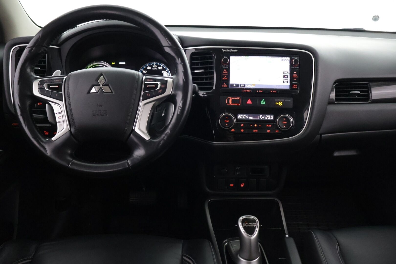 Mitsubishi Outlander PHEV 2016 Instyle Navi 4WD 5P - | 360° Kamera | Nahkasisusta| Navi | Lämmitettävä ratti& Tuulilasi | Vetokoukku | Pysäköintitutkat |