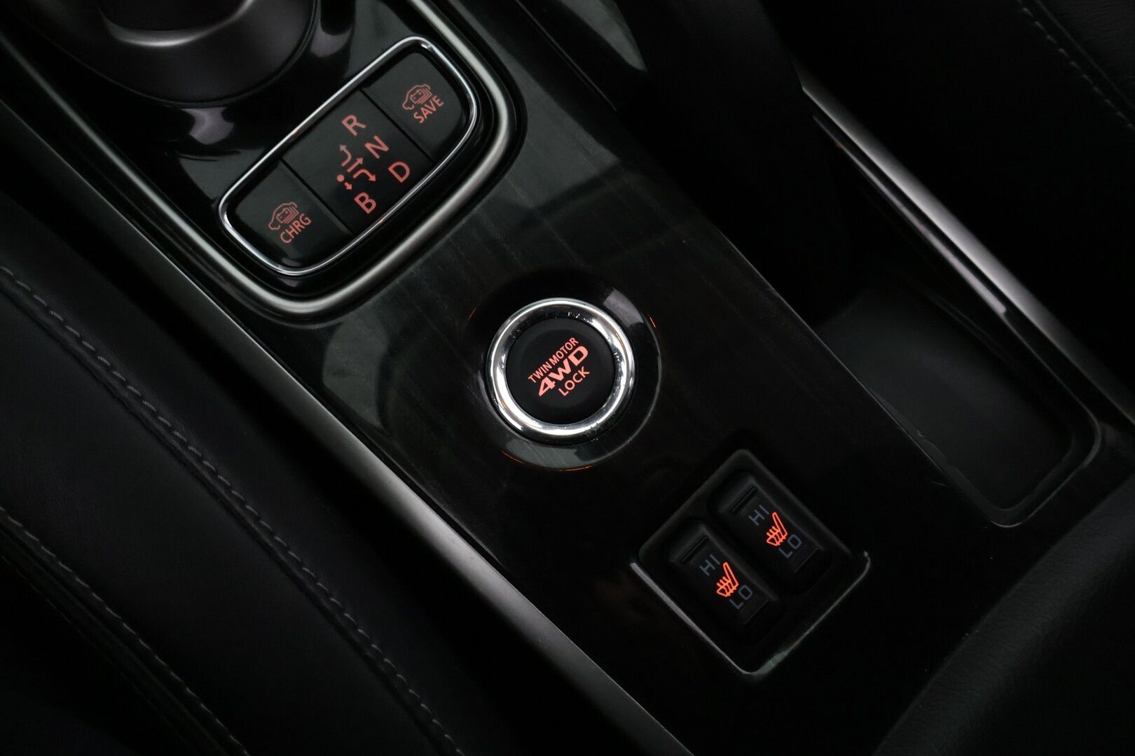 Mitsubishi Outlander PHEV 2016 Instyle Navi 4WD 5P - | 360° Kamera | Nahkasisusta| Navi | Lämmitettävä ratti& Tuulilasi | Vetokoukku | Pysäköintitutkat |