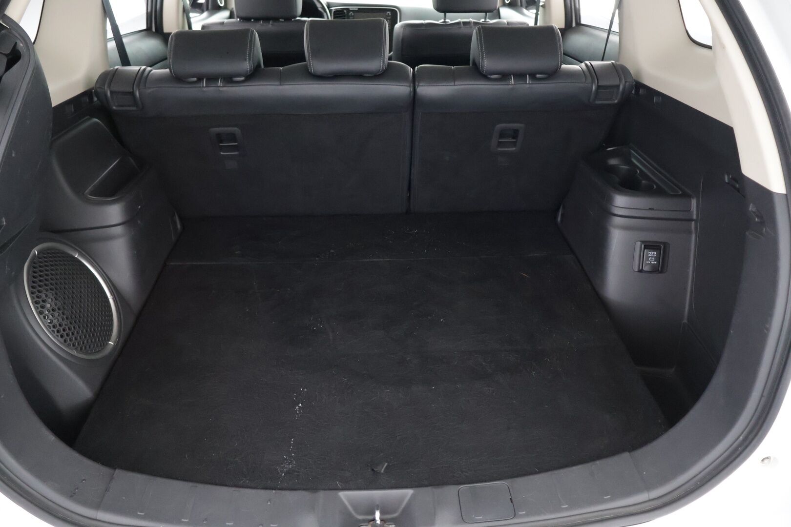 Mitsubishi Outlander PHEV 2016 Instyle Navi 4WD 5P - | 360° Kamera | Nahkasisusta| Navi | Lämmitettävä ratti& Tuulilasi | Vetokoukku | Pysäköintitutkat |