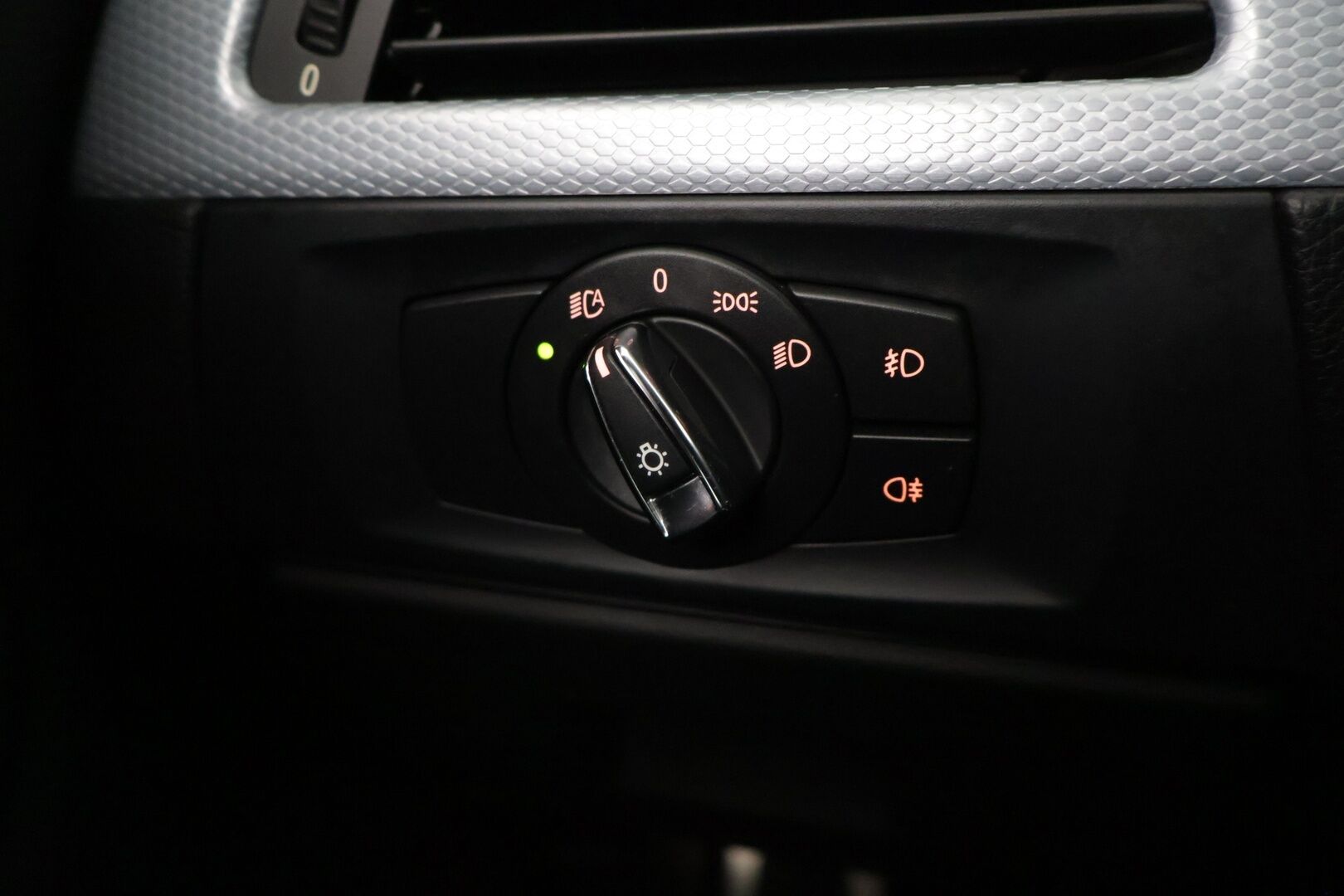 BMW 325 2010 i A E92 Coupe M Sport * Kattoluukku / Muistipenkit / Hifit / Prof. Navi / Penkinlämmittimet * - * Vakkari / Kaukovaloautomatiikka / Nahkasisusta / Vetokoukku * - HULLUT AVAJAISHULINAT KORKOTARJOUS 3,29 %