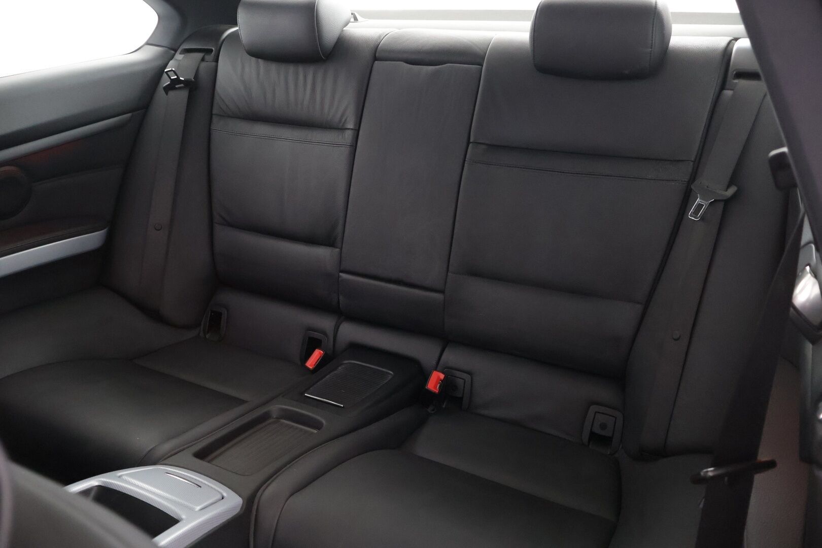 BMW 325 2010 i A E92 Coupe M Sport * Kattoluukku / Muistipenkit / Hifit / Prof. Navi / Penkinlämmittimet * - * Vakkari / Kaukovaloautomatiikka / Nahkasisusta / Vetokoukku * - HULLUT AVAJAISHULINAT KORKOTARJOUS 3,29 %