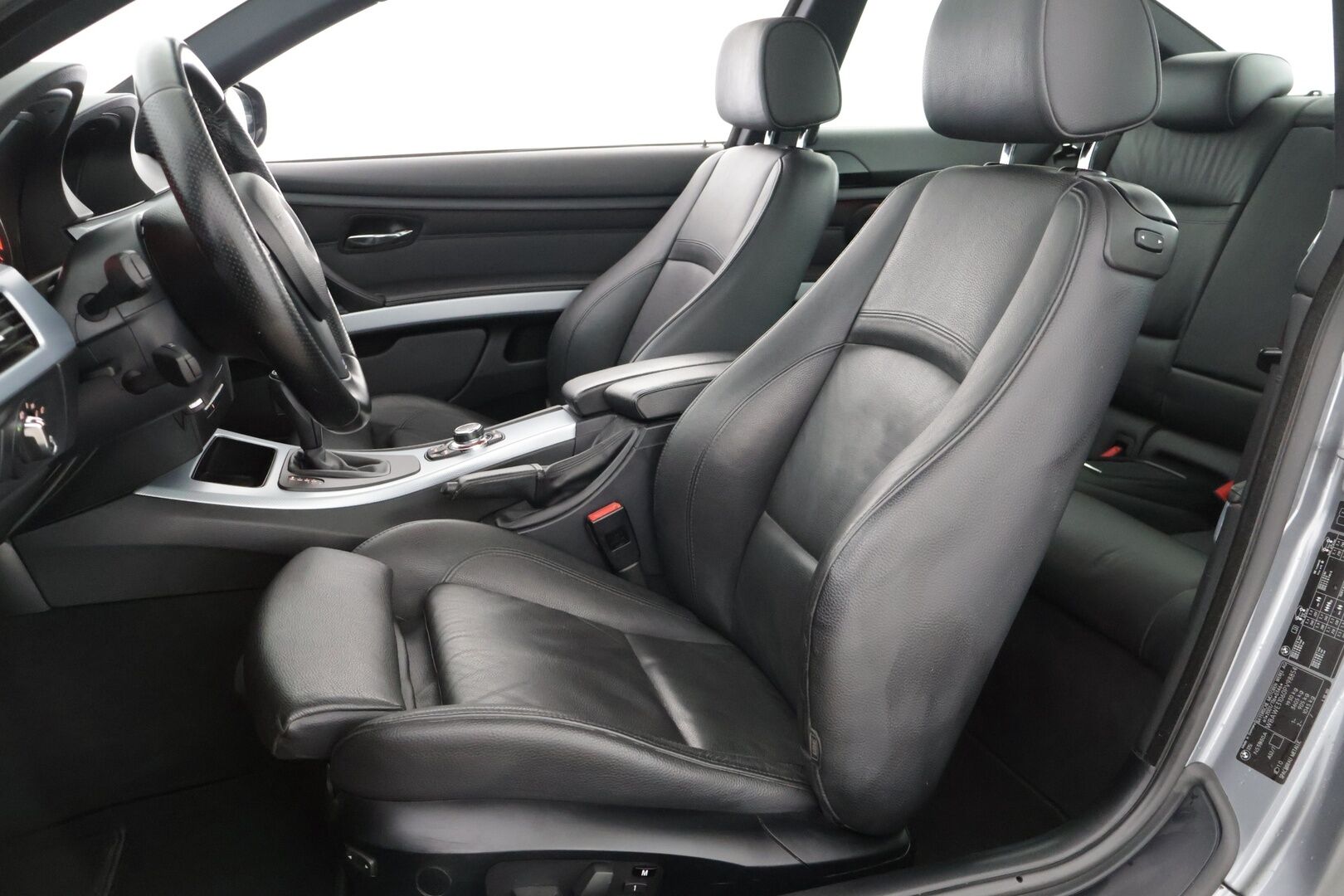 BMW 325 2010 i A E92 Coupe M Sport * Kattoluukku / Muistipenkit / Hifit / Prof. Navi / Penkinlämmittimet * - * Vakkari / Kaukovaloautomatiikka / Nahkasisusta / Vetokoukku * - HULLUT AVAJAISHULINAT KORKOTARJOUS 3,29 %