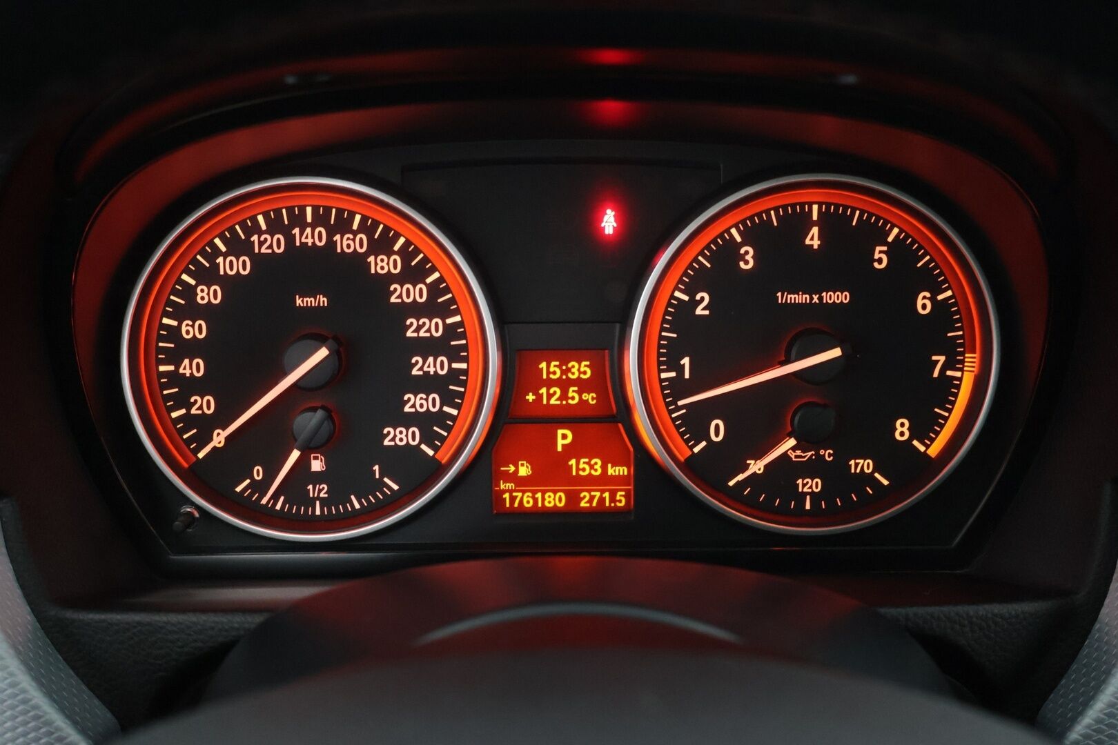 BMW 325 2010 i A E92 Coupe M Sport * Kattoluukku / Muistipenkit / Hifit / Prof. Navi / Penkinlämmittimet * - * Vakkari / Kaukovaloautomatiikka / Nahkasisusta / Vetokoukku * - HULLUT AVAJAISHULINAT KORKOTARJOUS 3,29 %