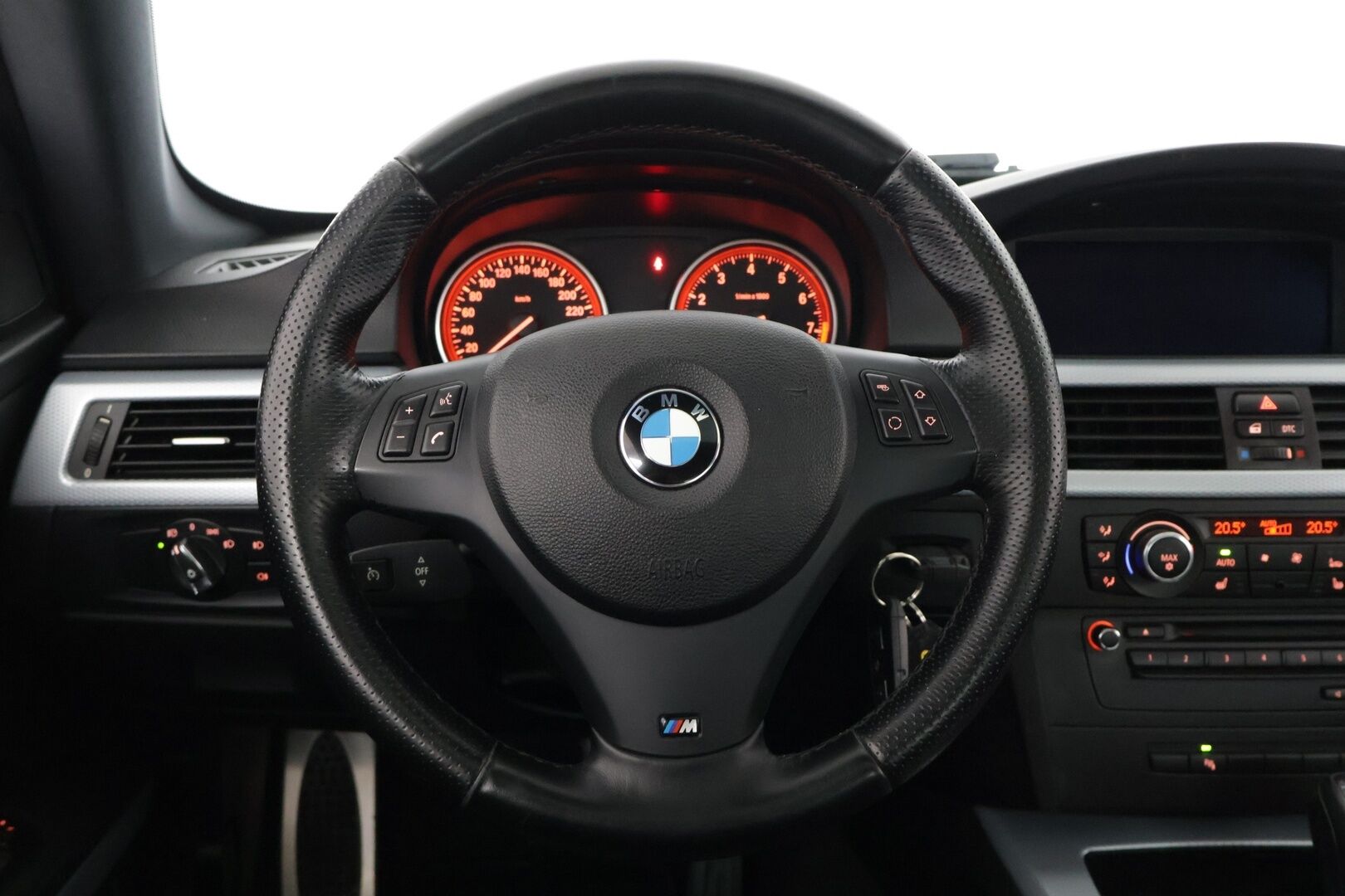 BMW 325 2010 i A E92 Coupe M Sport * Kattoluukku / Muistipenkit / Hifit / Prof. Navi / Penkinlämmittimet * - * Vakkari / Kaukovaloautomatiikka / Nahkasisusta / Vetokoukku * - HULLUT AVAJAISHULINAT KORKOTARJOUS 3,29 %