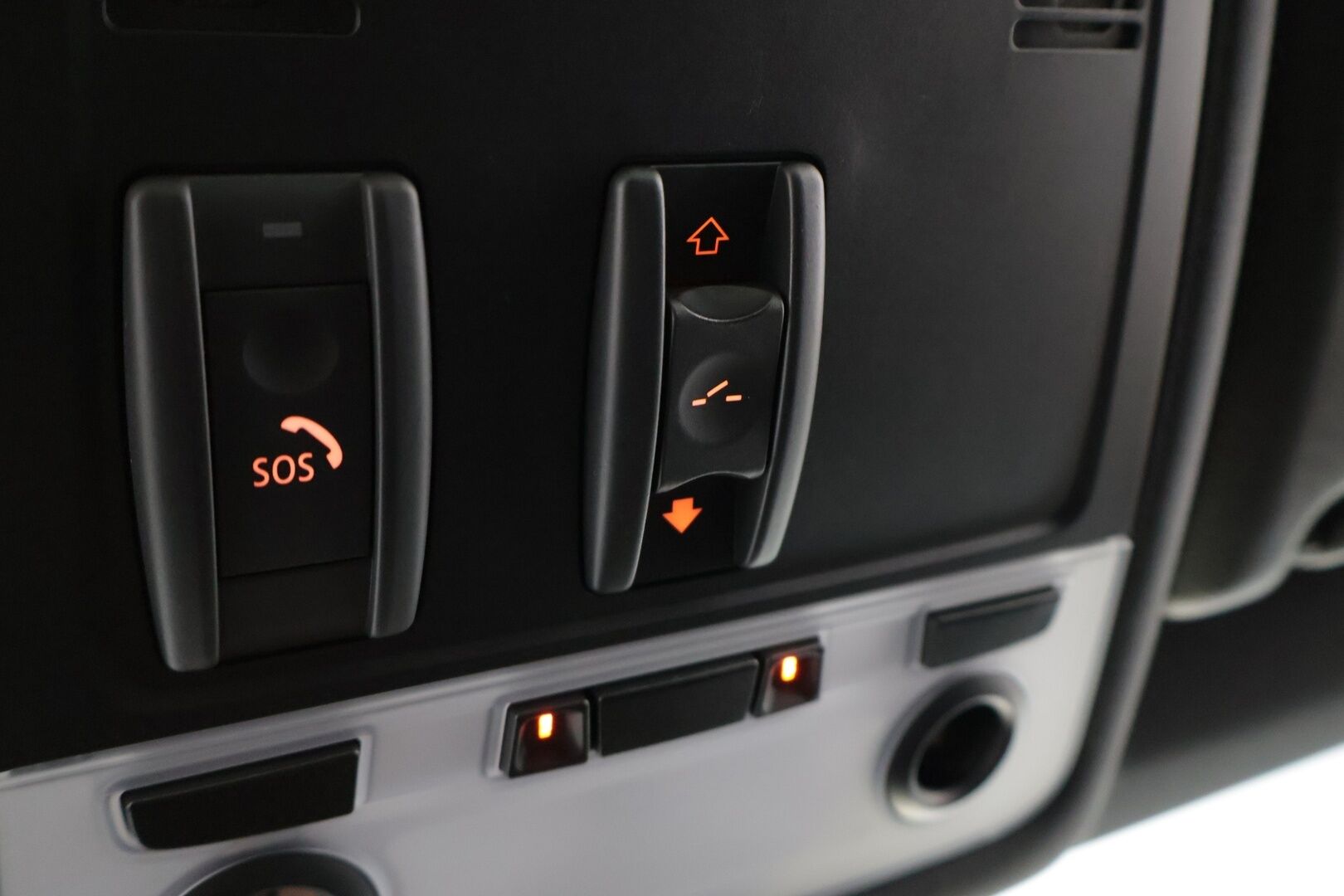 BMW 325 2010 i A E92 Coupe M Sport * Kattoluukku / Muistipenkit / Hifit / Prof. Navi / Penkinlämmittimet * - * Vakkari / Kaukovaloautomatiikka / Nahkasisusta / Vetokoukku * - HULLUT AVAJAISHULINAT KORKOTARJOUS 3,29 %