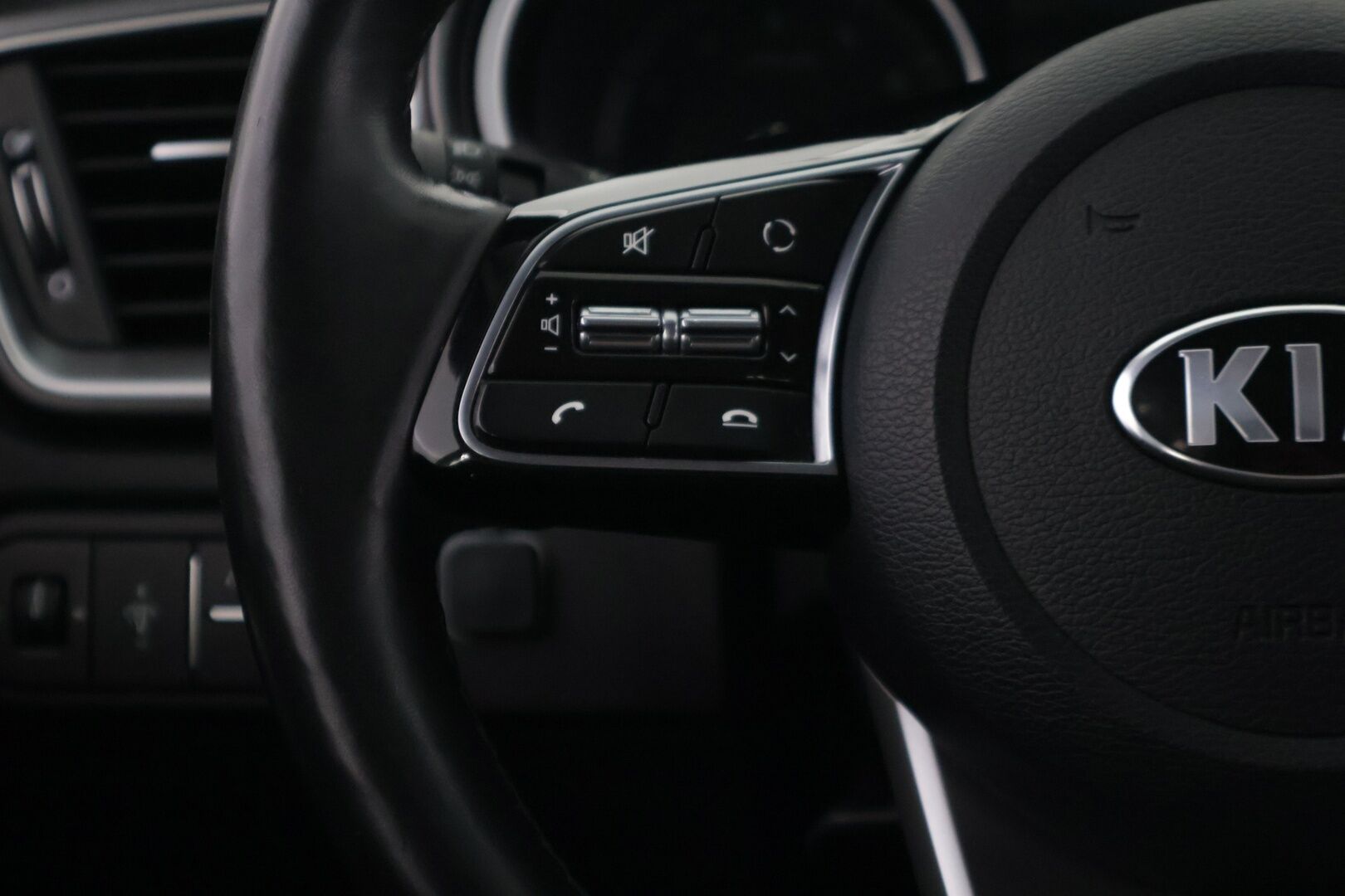 Kia Ceed 2019 1,0 T-GDI ISG 120hv LX SW EcoDynamics - * Webasto | Vakionopeudensäädin | Lane-Assist | ratinlämmitys | 2x renkaat *