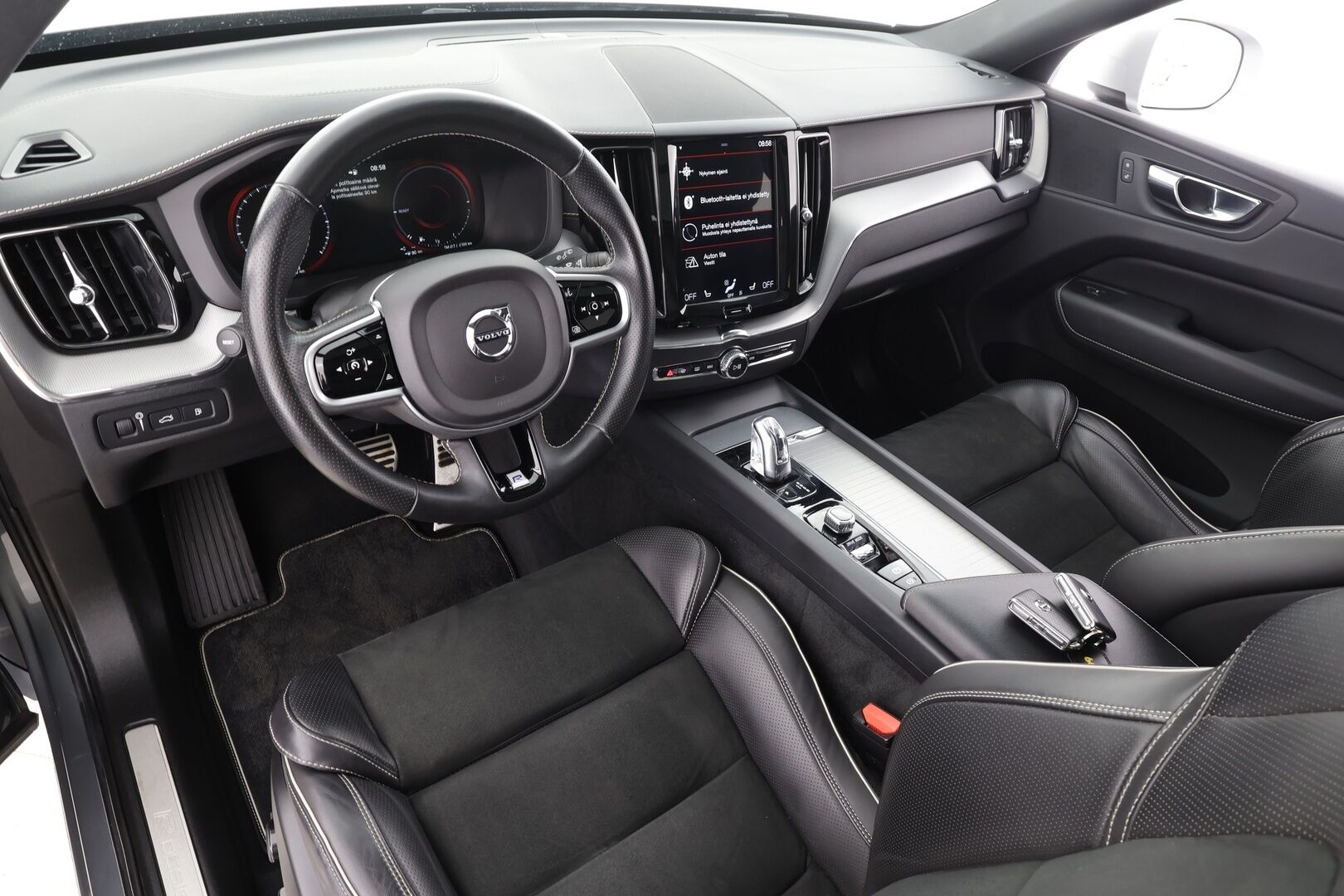 Volvo XC60 2019 T8 AWD R-Design aut - | ACC | Webasto | Koukku | Full-LED | Muistipenkki | Panorama | P.Kamera | Sporttipenkit |Keyless | Apple&Android | Suomi-auto | Kahdet Renkaat | Merkkihuollettu |
