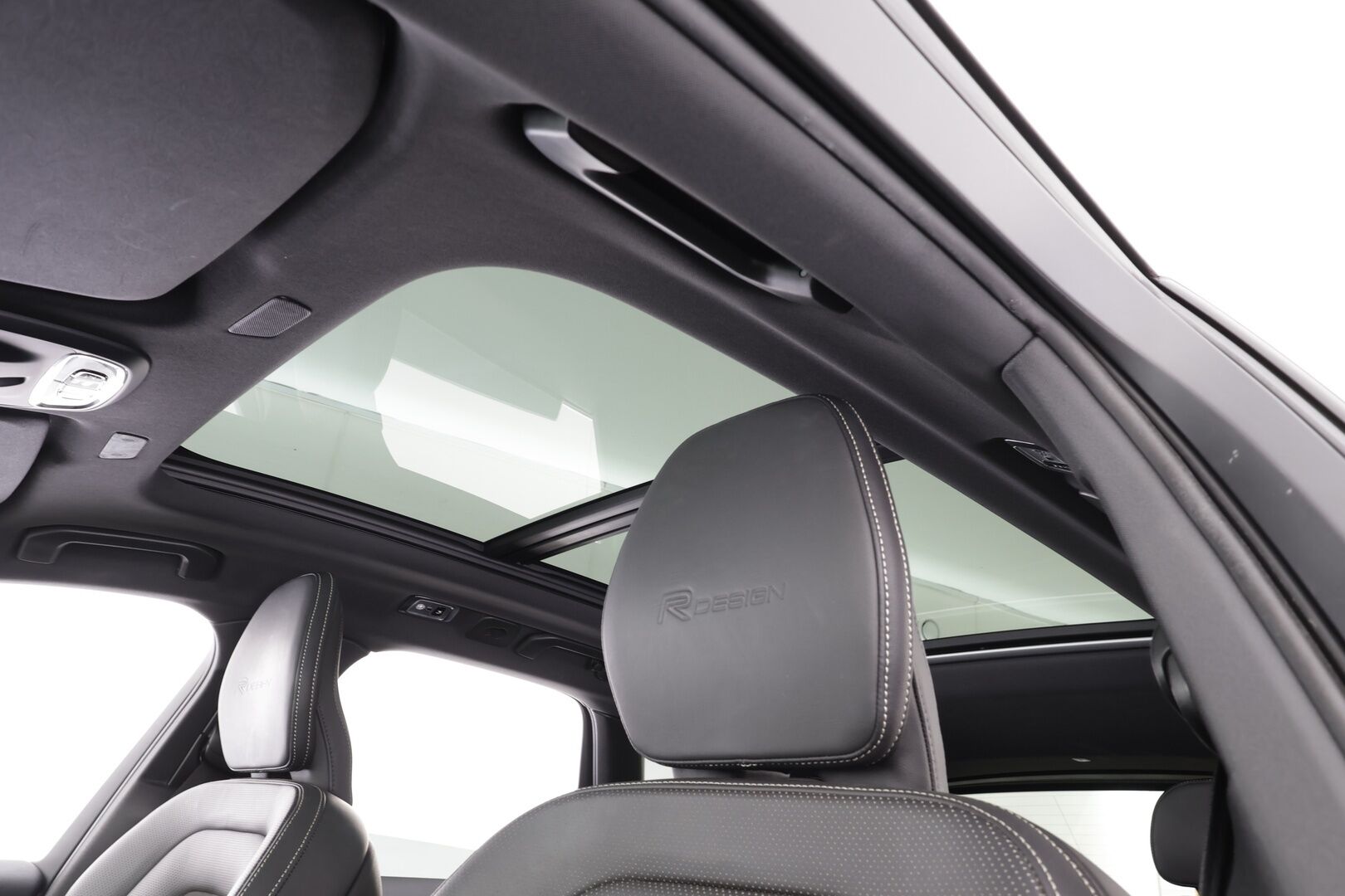 Volvo XC60 2019 T8 AWD R-Design aut - | ACC | Webasto | Koukku | Full-LED | Muistipenkki | Panorama | P.Kamera | Sporttipenkit |Keyless | Apple&Android | Suomi-auto | Kahdet Renkaat | Merkkihuollettu |