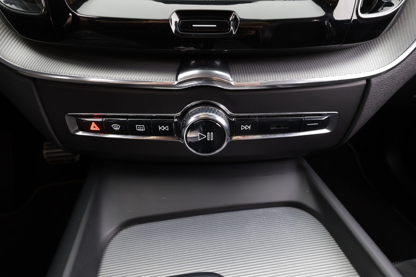 Volvo XC60 2019 T8 AWD R-Design aut - | ACC | Webasto | Koukku | Full-LED | Muistipenkki | Panorama | P.Kamera | Sporttipenkit |Keyless | Apple&Android | Suomi-auto | Kahdet Renkaat | Merkkihuollettu |