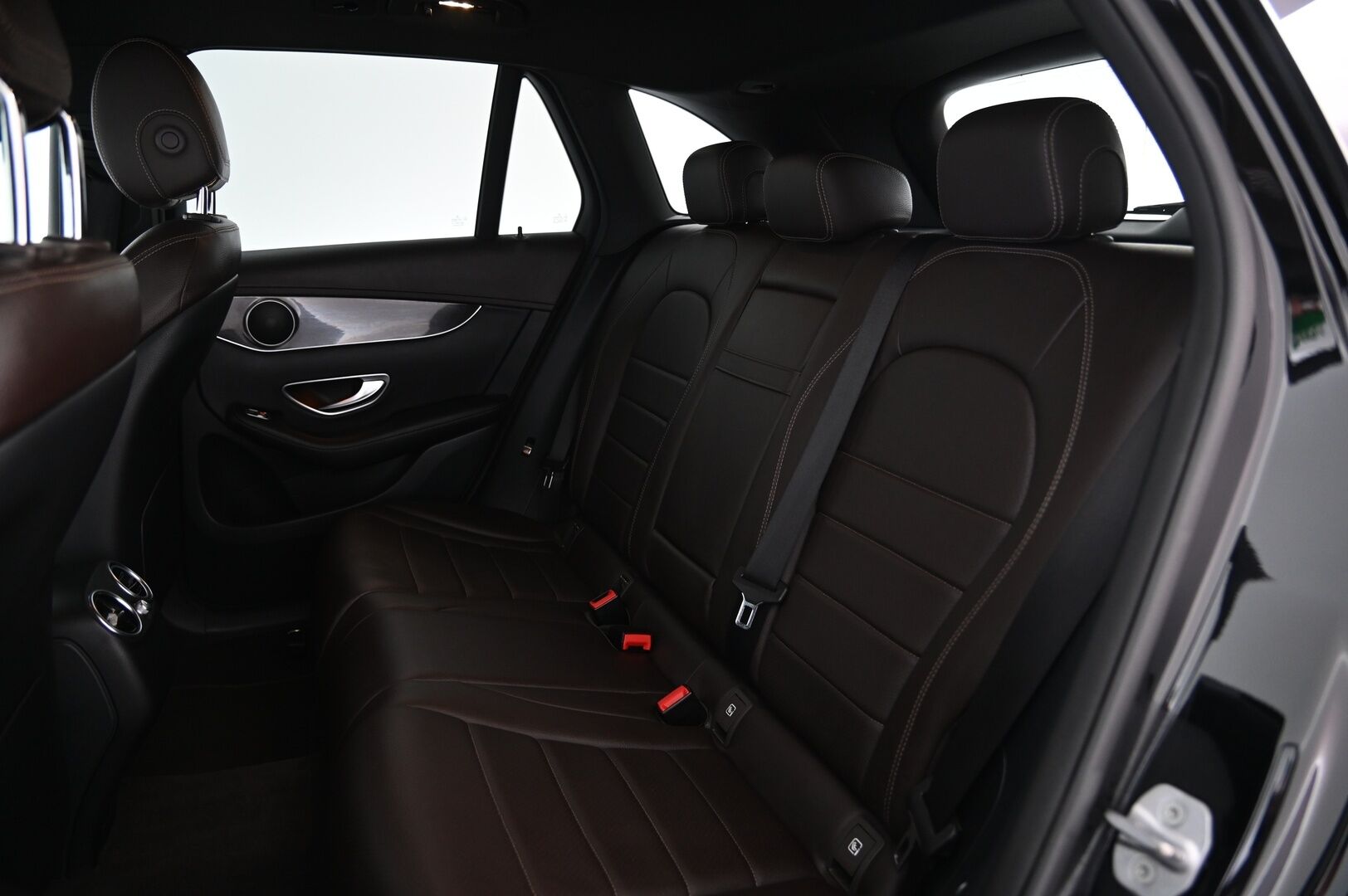 Mercedes-Benz GLC 2016 220 d 4Matic A Premium Business*Webasto / Ruskeat Nahat / IHC+ / Vetokoukku / Vakkari* - *Juuri katsastettu & huolettu! / Kahdet renkaat alumiinivantein!*