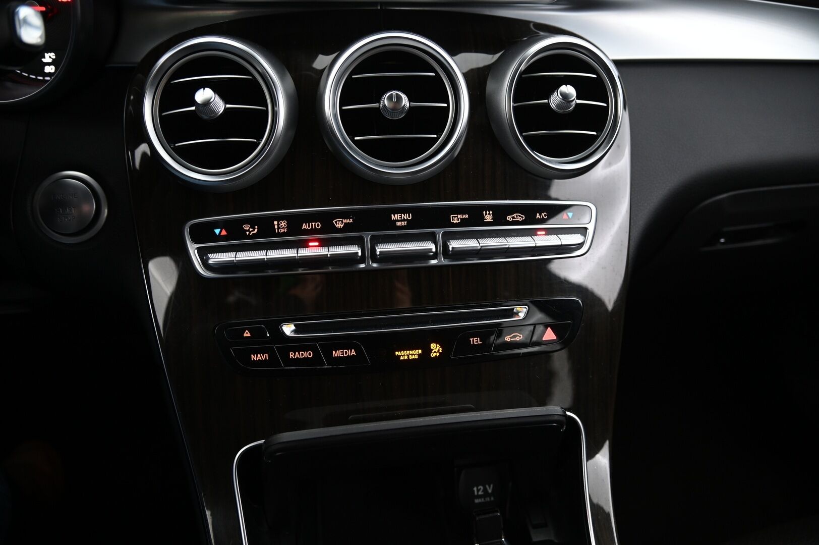 Mercedes-Benz GLC 2016 220 d 4Matic A Premium Business*Webasto / Ruskeat Nahat / IHC+ / Vetokoukku / Vakkari* - *Juuri katsastettu & huolettu! / Kahdet renkaat alumiinivantein!*