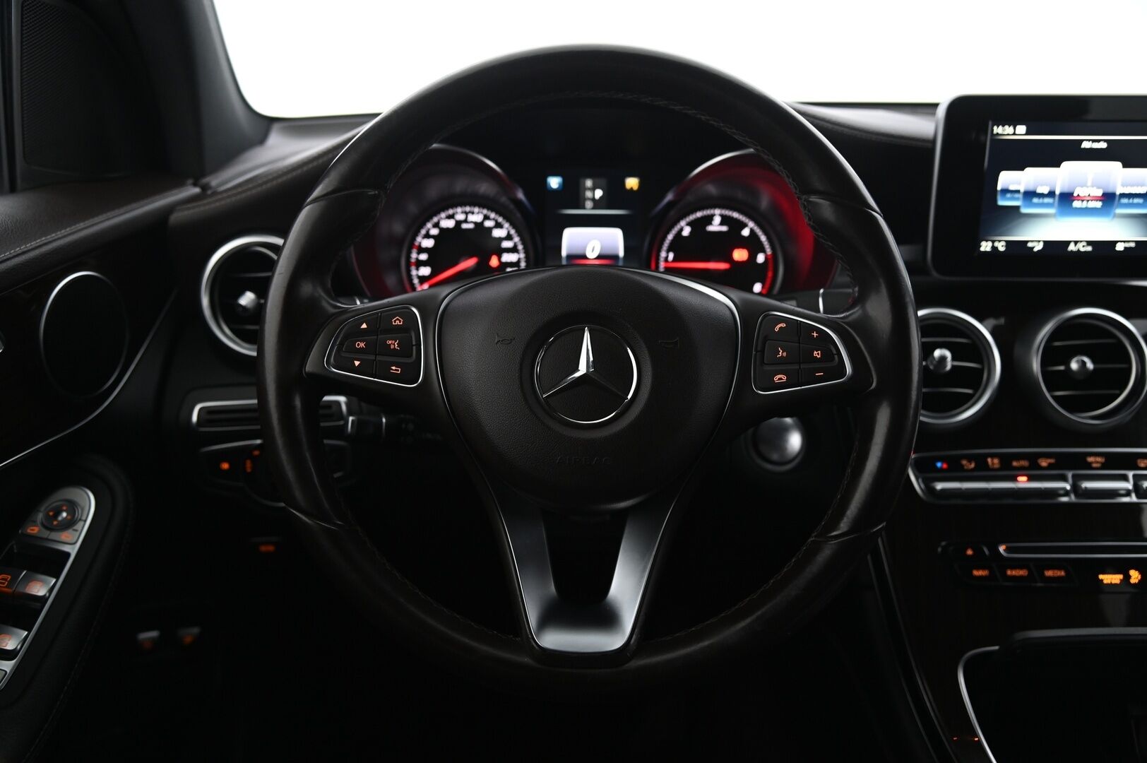 Mercedes-Benz GLC 2016 220 d 4Matic A Premium Business*Webasto / Ruskeat Nahat / IHC+ / Vetokoukku / Vakkari* - *Juuri katsastettu & huolettu! / Kahdet renkaat alumiinivantein!*