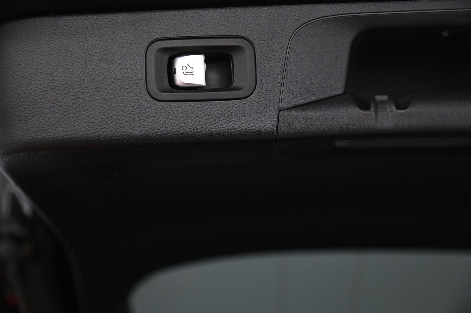 Mercedes-Benz GLC 2016 220 d 4Matic A Premium Business*Webasto / Ruskeat Nahat / IHC+ / Vetokoukku / Vakkari* - *Juuri katsastettu & huolettu! / Kahdet renkaat alumiinivantein!*