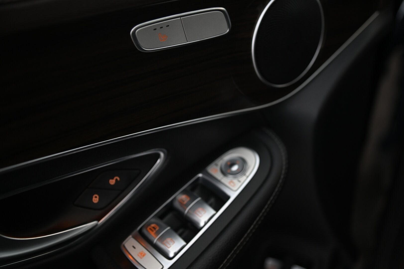 Mercedes-Benz GLC 2016 220 d 4Matic A Premium Business*Webasto / Ruskeat Nahat / IHC+ / Vetokoukku / Vakkari* - *Juuri katsastettu & huolettu! / Kahdet renkaat alumiinivantein!*