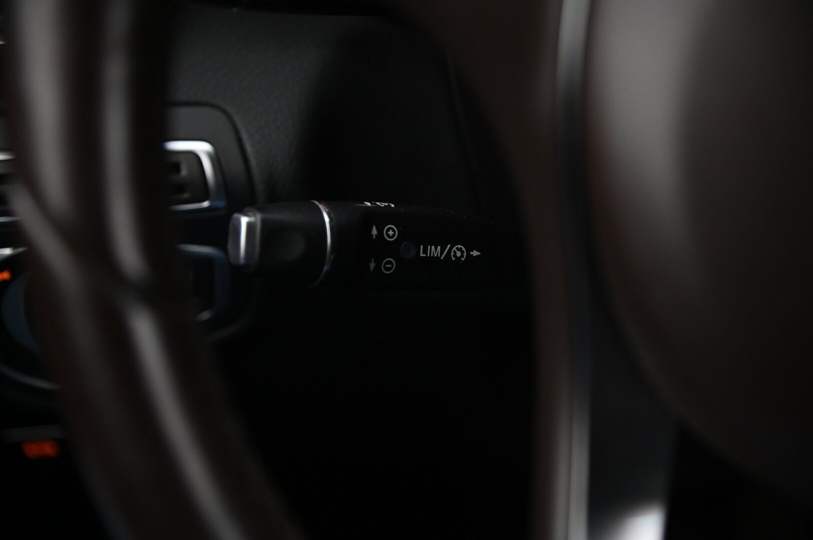 Mercedes-Benz GLC 2016 220 d 4Matic A Premium Business*Webasto / Ruskeat Nahat / IHC+ / Vetokoukku / Vakkari* - *Juuri katsastettu & huolettu! / Kahdet renkaat alumiinivantein!*