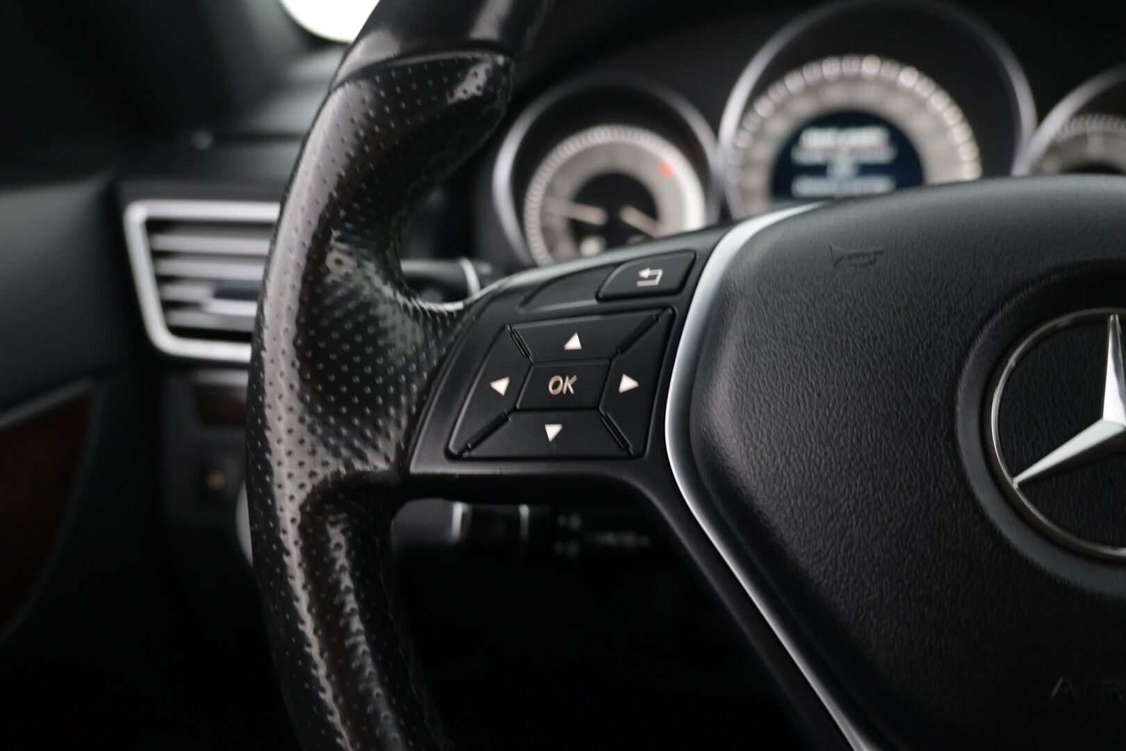 Mercedes-Benz E 2014 350 BlueTec Coupé A - | Juuri katsastettu! | Nahkasisusta | ILS Ledit | Kuolleenkulman varoitin | Automaattinen ilmastointi | Navi 