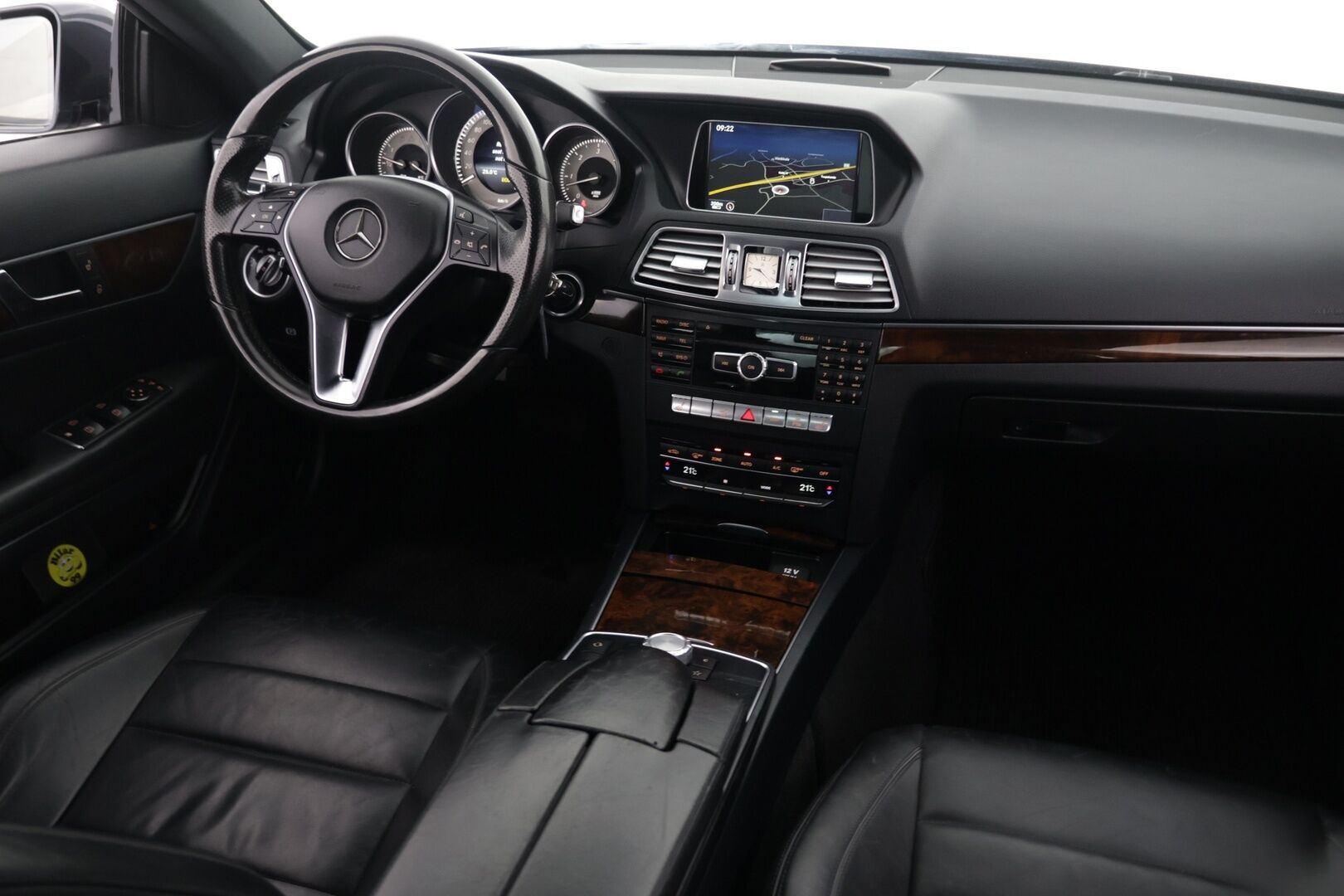 Mercedes-Benz E 2014 350 BlueTec Coupé A - | Juuri katsastettu! | Nahkasisusta | ILS Ledit | Kuolleenkulman varoitin | Automaattinen ilmastointi | Navi 