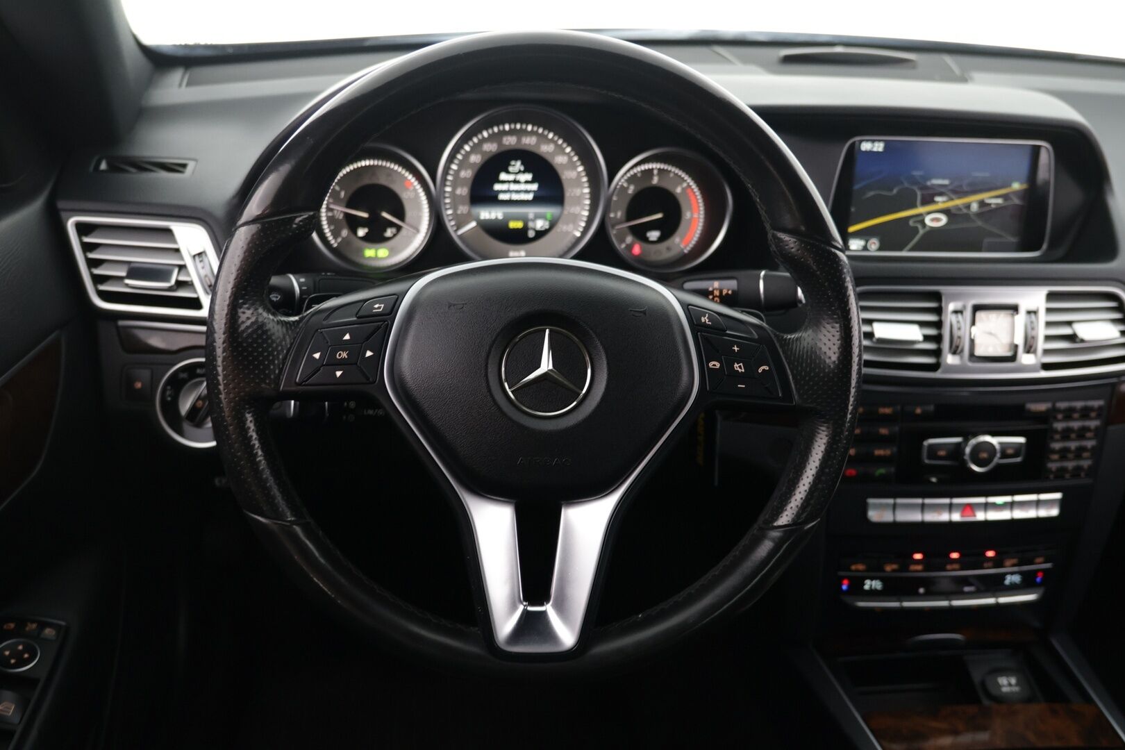 Mercedes-Benz E 2014 350 BlueTec Coupé A - | Juuri katsastettu! | Nahkasisusta | ILS Ledit | Kuolleenkulman varoitin | Automaattinen ilmastointi | Navi 