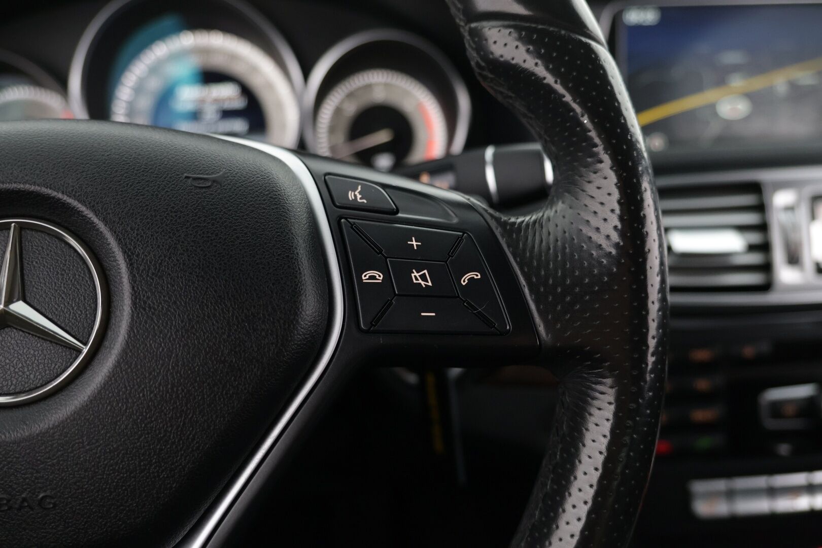 Mercedes-Benz E 2014 350 BlueTec Coupé A - | Juuri katsastettu! | Nahkasisusta | ILS Ledit | Kuolleenkulman varoitin | Automaattinen ilmastointi | Navi 