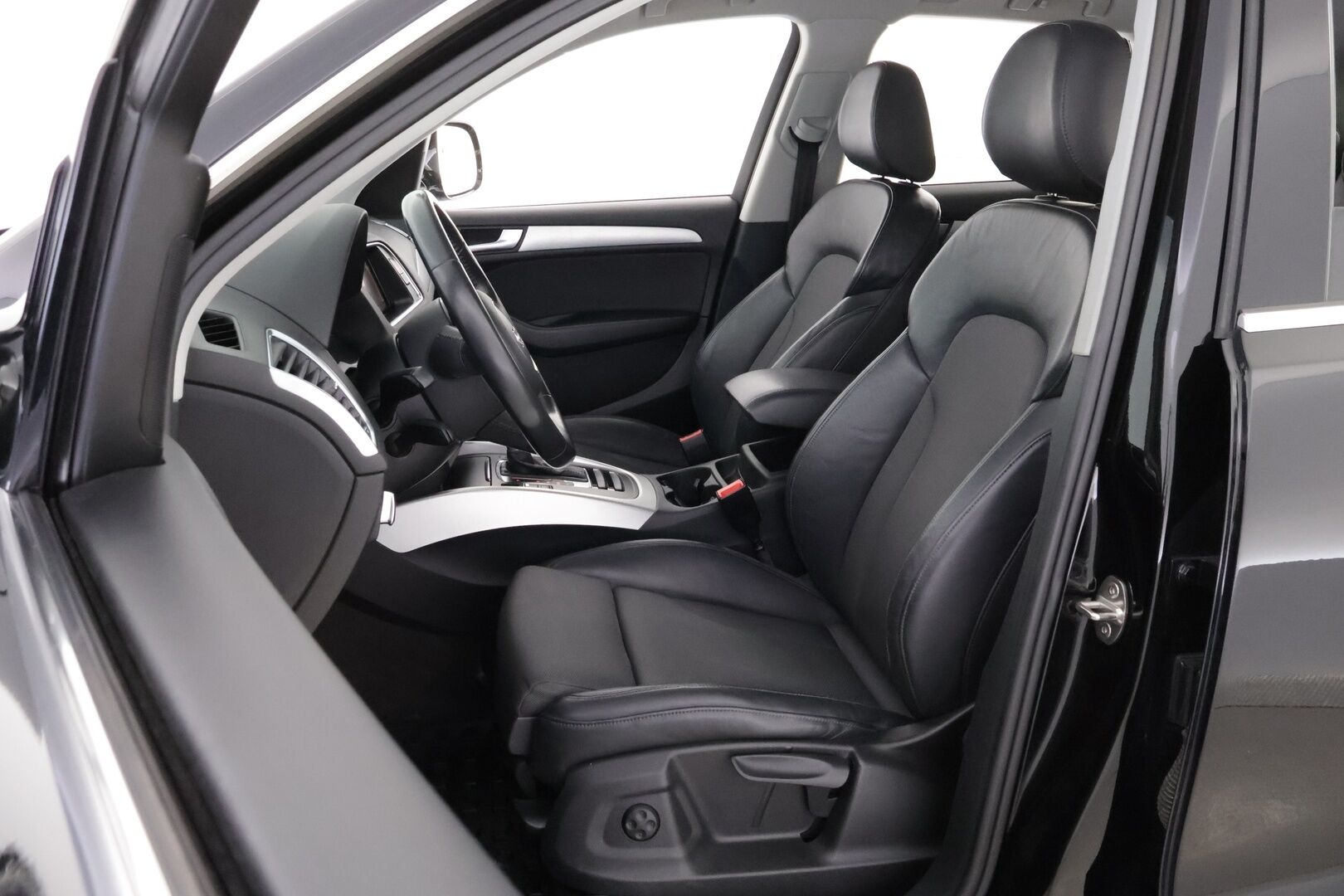 Audi Q5 2017 Business 2,0 TDI 140 kW quattro S tronic S Line - Webasto | Vetokoukku | Puolinahkasisusta | Sporttipenkit | Xenon | Pysäkointitutkat