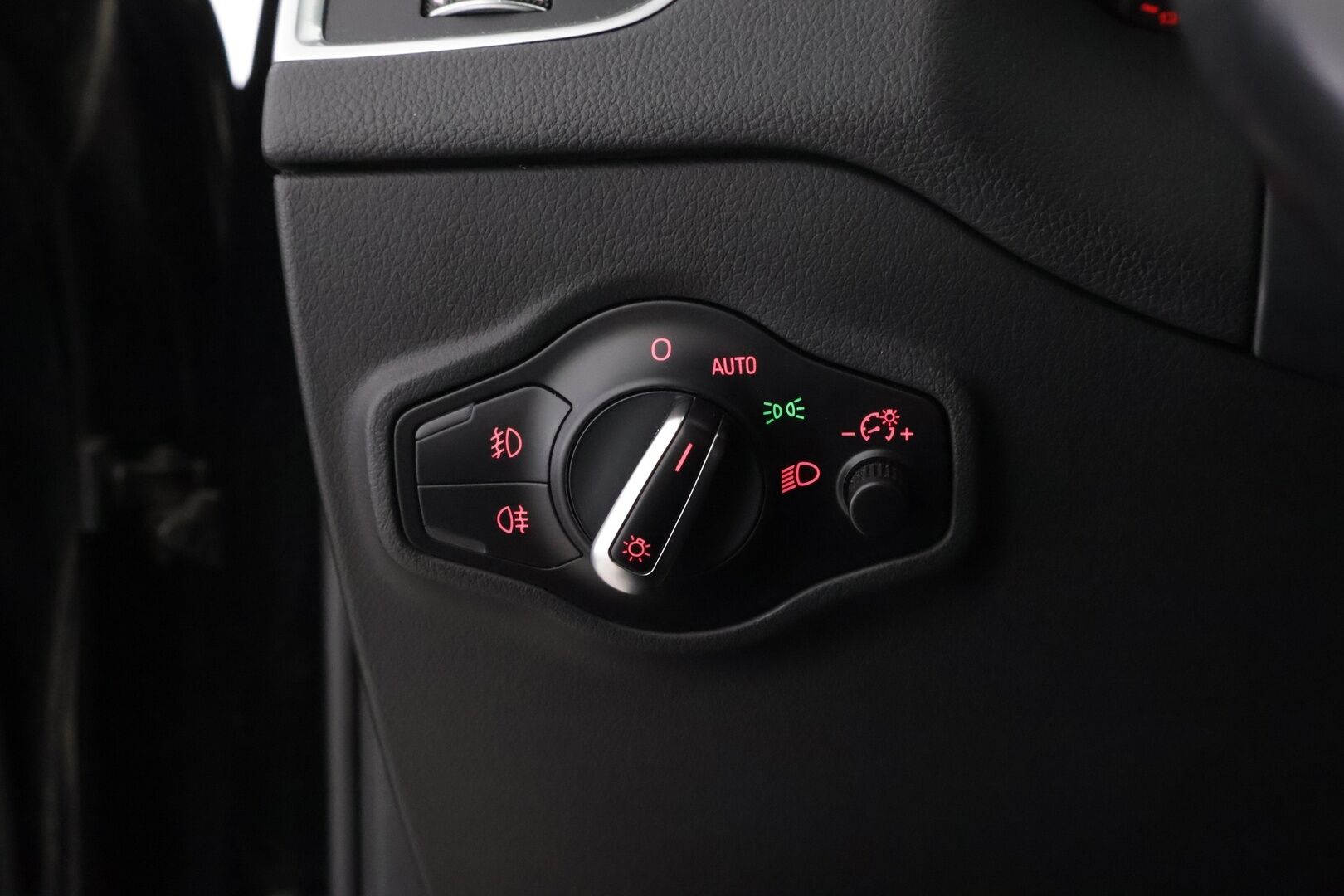 Audi Q5 2017 Business 2,0 TDI 140 kW quattro S tronic S Line - Webasto | Vetokoukku | Puolinahkasisusta | Sporttipenkit | Xenon | Pysäkointitutkat