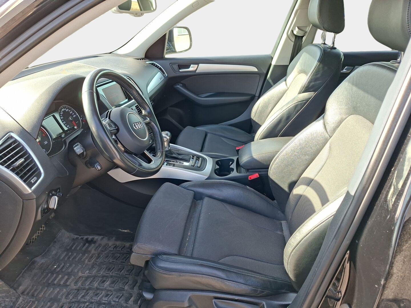 Audi Q5 2017 Business 2,0 TDI 140 kW quattro S tronic S Line * Webasto / Vetokoukku / Puolinahkasisusta / Sporttipenkit / Xenon / Peruutustutkat! - Juuri tullut Tampereelle!