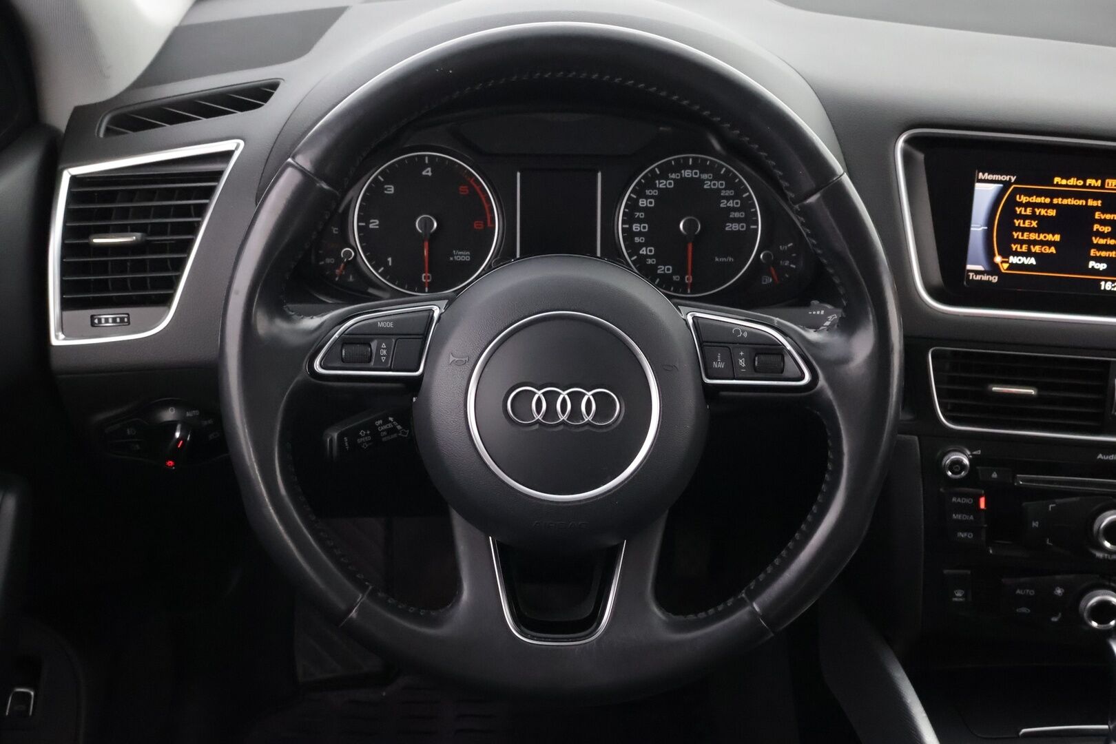 Audi Q5 2017 Business 2,0 TDI 140 kW quattro S tronic S Line - Webasto | Vetokoukku | Puolinahkasisusta | Sporttipenkit | Xenon | Pysäkointitutkat