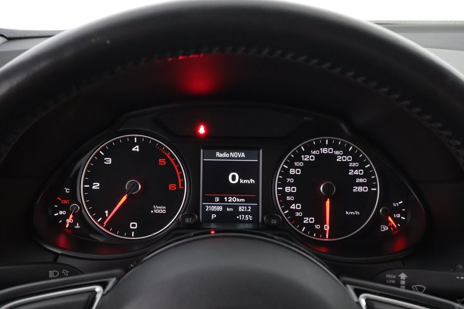 Audi Q5 2017 Business 2,0 TDI 140 kW quattro S tronic S Line - Webasto | Vetokoukku | Puolinahkasisusta | Sporttipenkit | Xenon | Pysäkointitutkat