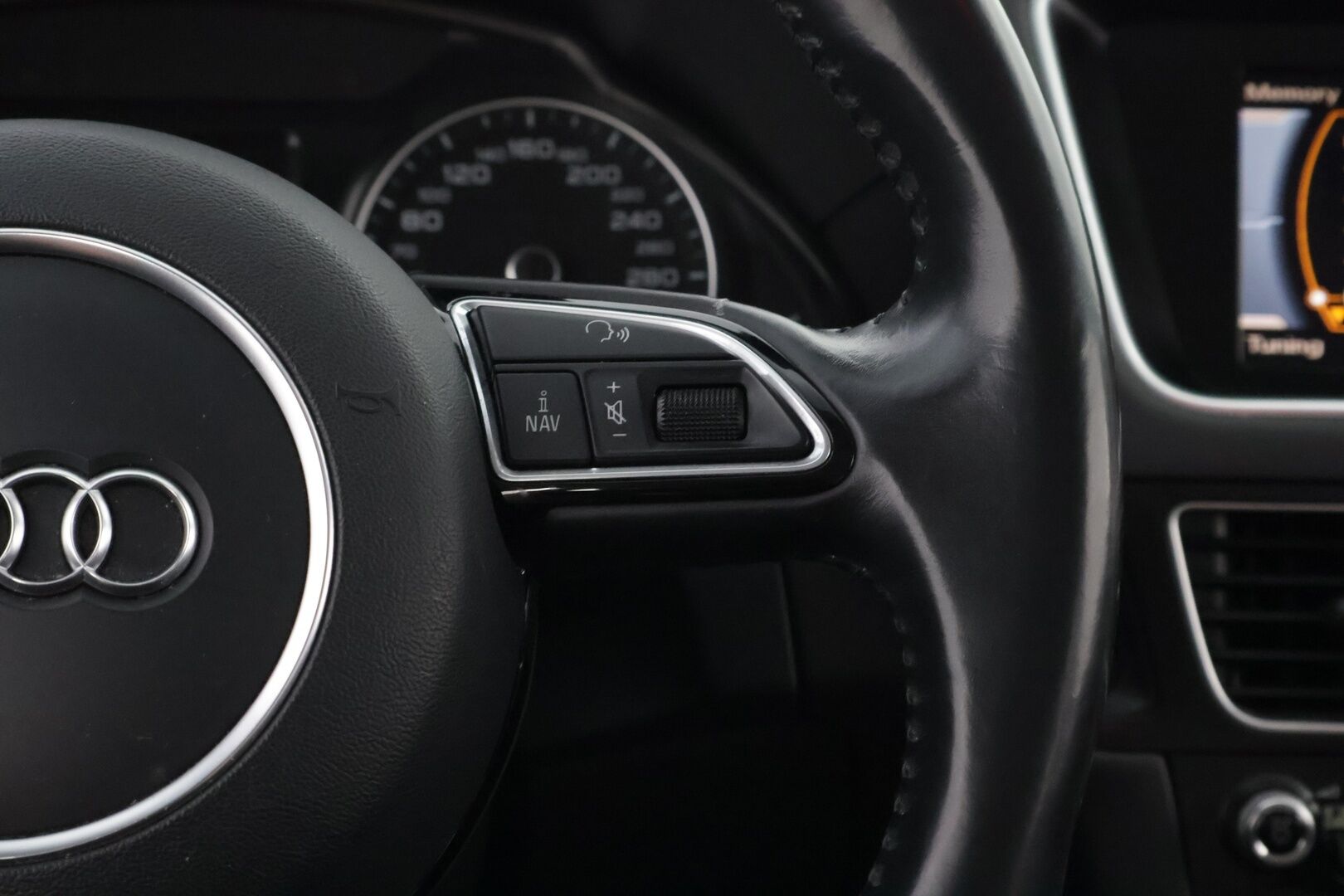 Audi Q5 2017 Business 2,0 TDI 140 kW quattro S tronic S Line - Webasto | Vetokoukku | Puolinahkasisusta | Sporttipenkit | Xenon | Pysäkointitutkat