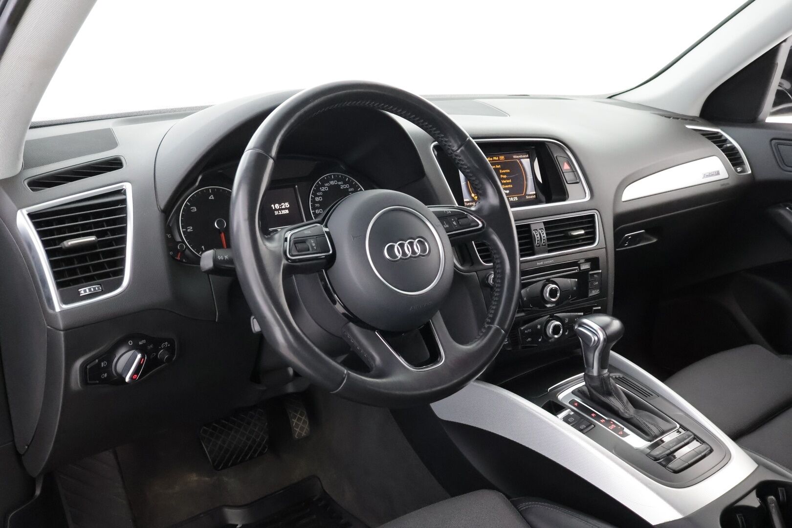 Audi Q5 2017 Business 2,0 TDI 140 kW quattro S tronic S Line - Webasto | Vetokoukku | Puolinahkasisusta | Sporttipenkit | Xenon | Pysäkointitutkat