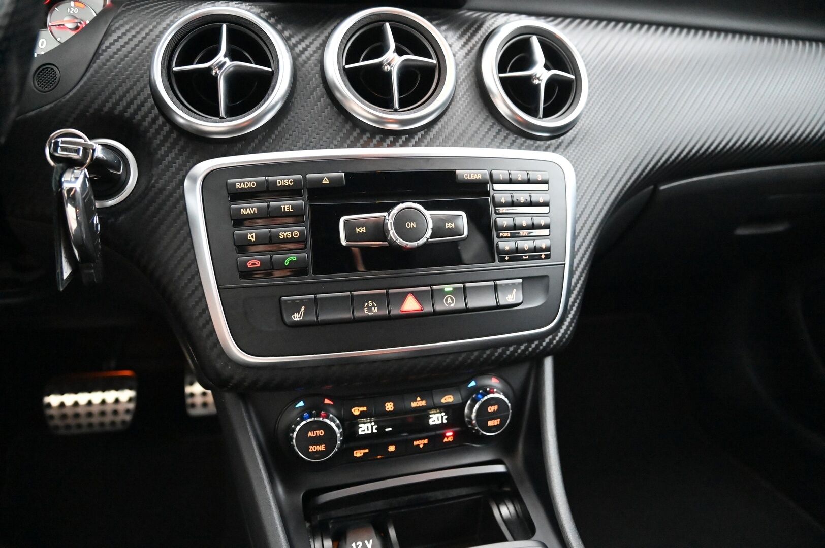 Mercedes-Benz A 2015 180 Business AMG *P-kamera / Vakkari / Nahka-Alcantara* - *Juuri saapunut! / 2XRenkaat / AMG-sisätilapaketti / AMG-ulkonäköpaketti / Siisti*