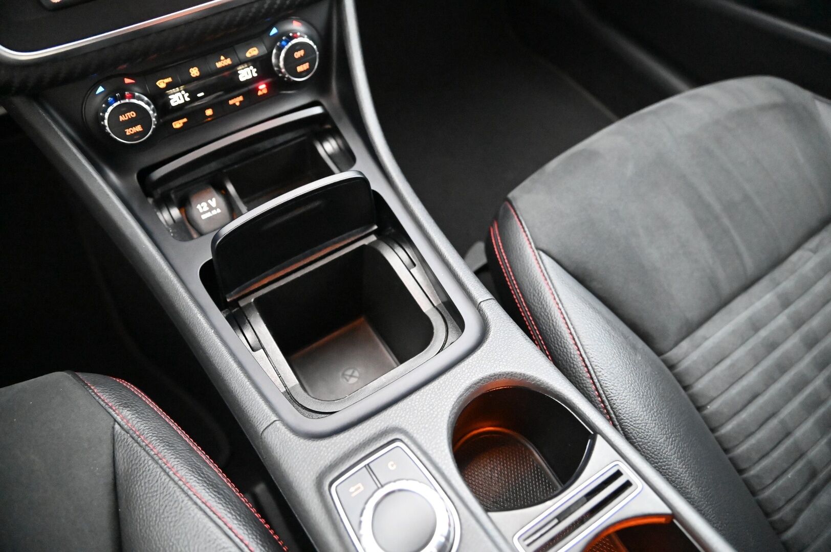 Mercedes-Benz A 2015 180 Business AMG *P-kamera / Vakkari / Nahka-Alcantara* - *Juuri saapunut! / 2XRenkaat / AMG-sisätilapaketti / AMG-ulkonäköpaketti / Siisti*
