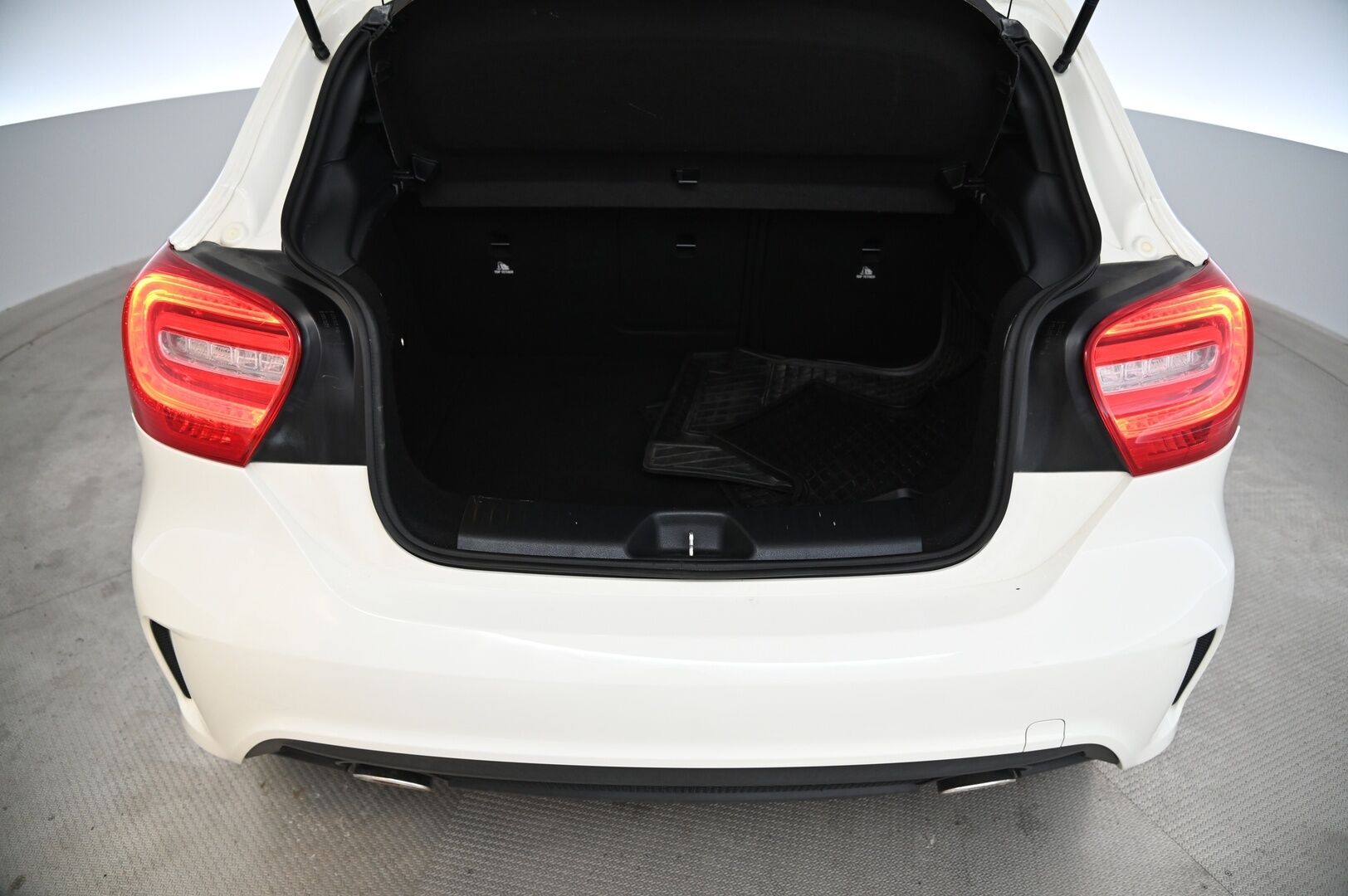 Mercedes-Benz A 2015 180 Business AMG *P-kamera / Vakkari / Nahka-Alcantara* - *Juuri saapunut! / 2XRenkaat / AMG-sisätilapaketti / AMG-ulkonäköpaketti / Siisti*