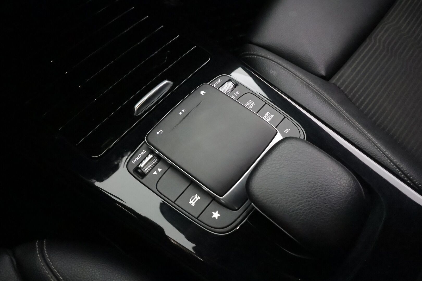 Mercedes-Benz CLA 2020 180 A Shooting Brake Business Progressive * Widescreen / Vakkari / Webasto / Koukku / P.Kamera / Sporttipenkit * - Suomi-auto / Kahdet Renkaat