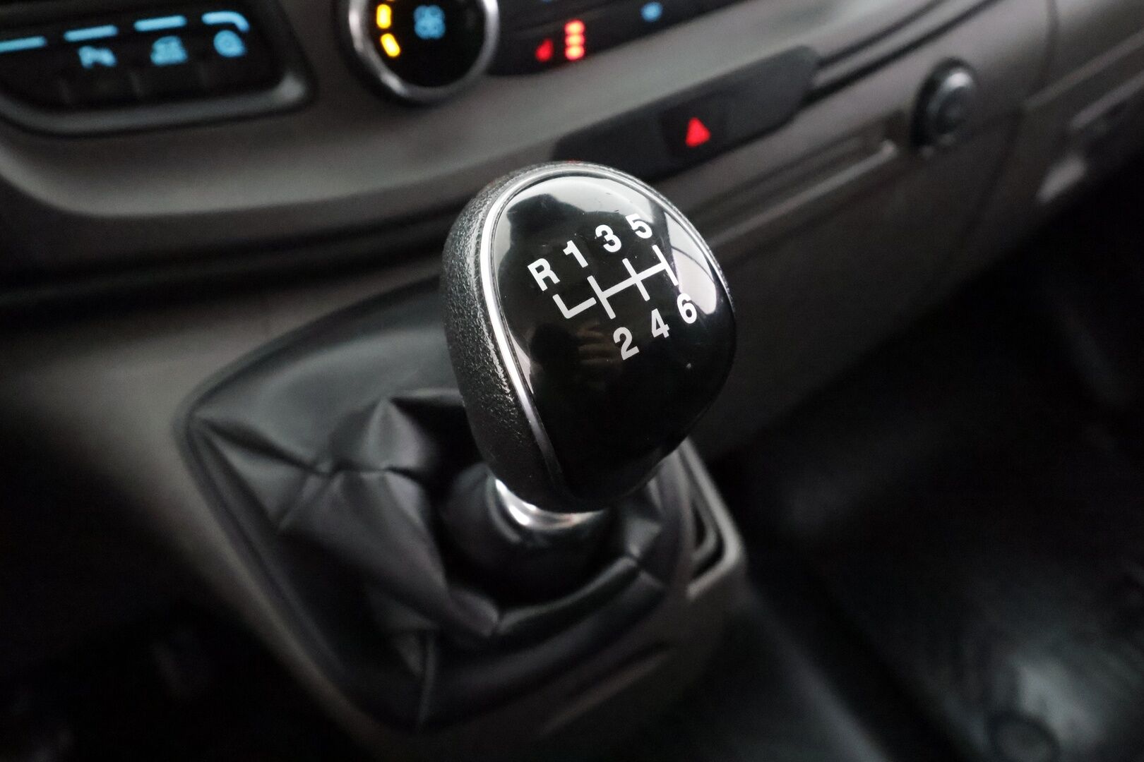 Ford Transit Custom 2020 320 2,0TDCi 105 hv M6 Etuveto Trend Van N1 L2H1 * Webasto / Koukku / Vakkari / Bluetooth / Ilmastointi * - P.Kamera / Penkinlämmittimet / Lämmitettävä tuulilasi / Suomi-auto / ALV / Kahdet renkaat - HULLUT AVAJAISHULINAT KORKOTARJOUS 3,29 %