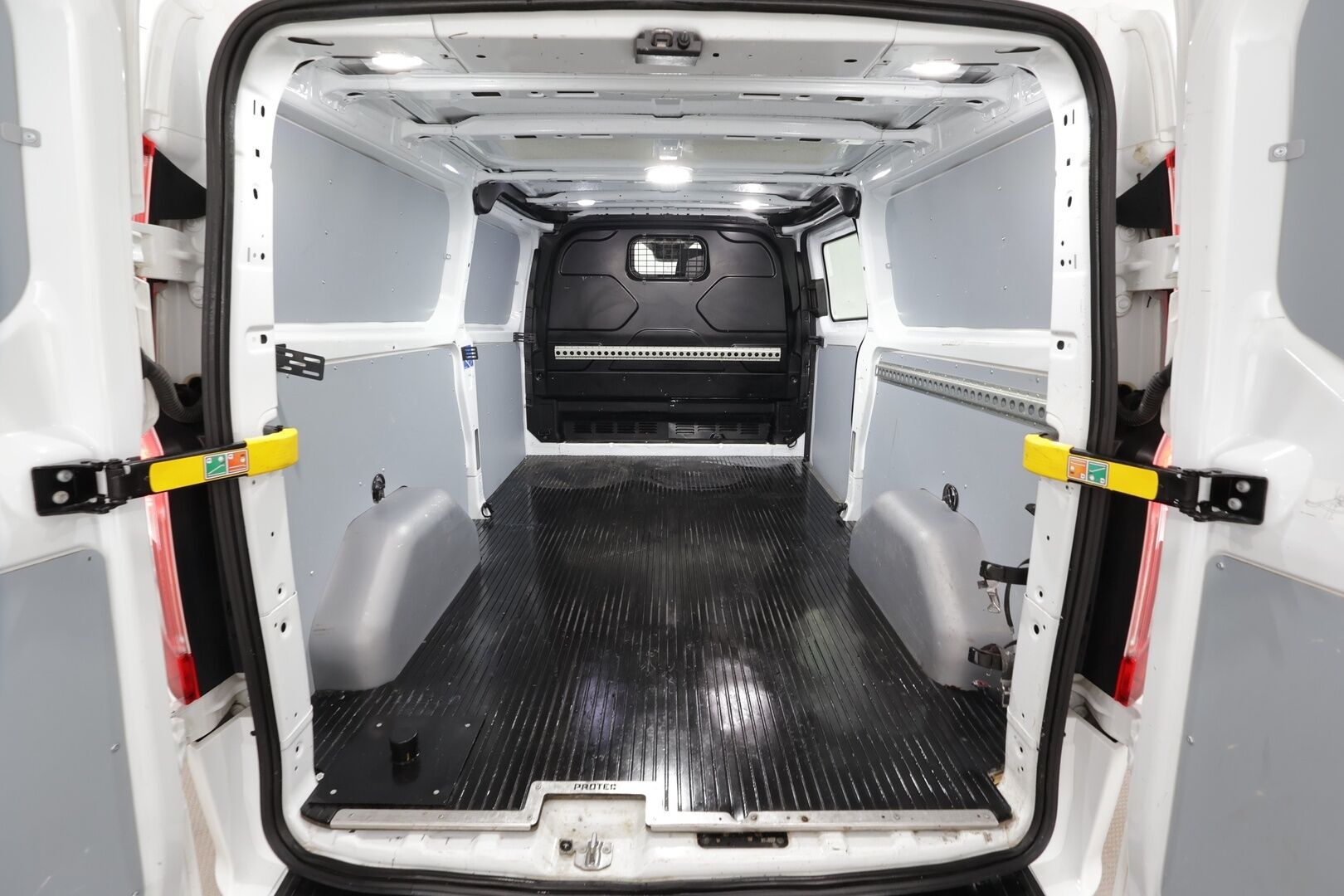 Ford Transit Custom 2020 320 2,0TDCi 105 hv M6 Etuveto Trend Van N1 L2H1 * Webasto / Koukku / Vakkari / Bluetooth / Ilmastointi * - P.Kamera / Penkinlämmittimet / Lämmitettävä tuulilasi / Suomi-auto / ALV / Kahdet renkaat - HULLUT AVAJAISHULINAT KORKOTARJOUS 3,29 %