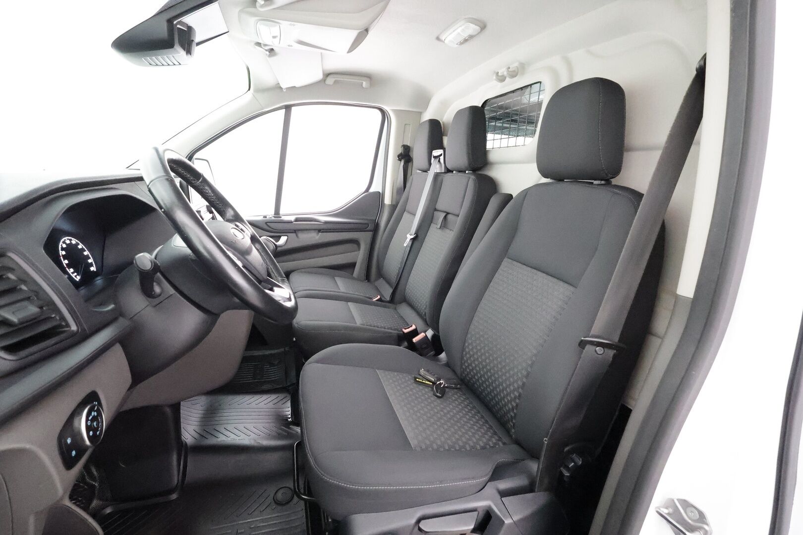 Ford Transit Custom 2020 320 2,0TDCi 105 hv M6 Etuveto Trend Van N1 L2H1 * Webasto / Koukku / Vakkari / Bluetooth / Ilmastointi * - P.Kamera / Penkinlämmittimet / Lämmitettävä tuulilasi / Suomi-auto / ALV / Kahdet renkaat - HULLUT AVAJAISHULINAT KORKOTARJOUS 3,29 %