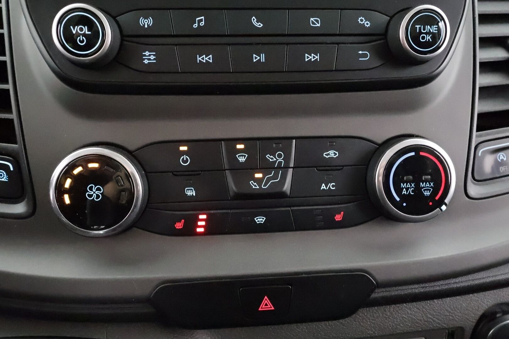 Ford Transit Custom 2020 320 2,0TDCi 105 hv M6 Etuveto Trend Van N1 L2H1 * Webasto / Koukku / Vakkari / Bluetooth / Ilmastointi * - P.Kamera / Penkinlämmittimet / Lämmitettävä tuulilasi / Suomi-auto / ALV / Kahdet renkaat - HULLUT AVAJAISHULINAT KORKOTARJOUS 3,29 %